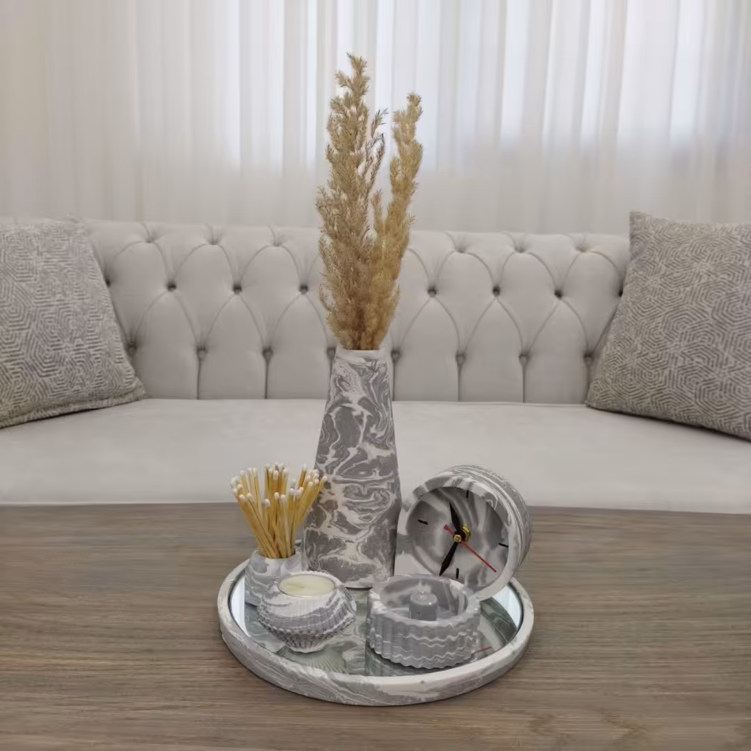 سینی آینه دار با گلدان مخروطی