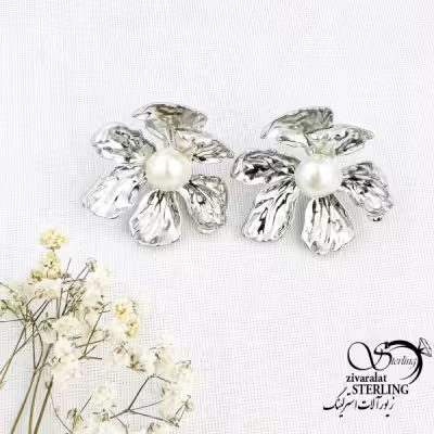 گوشواره گل سفید مروارید دار کد 15577