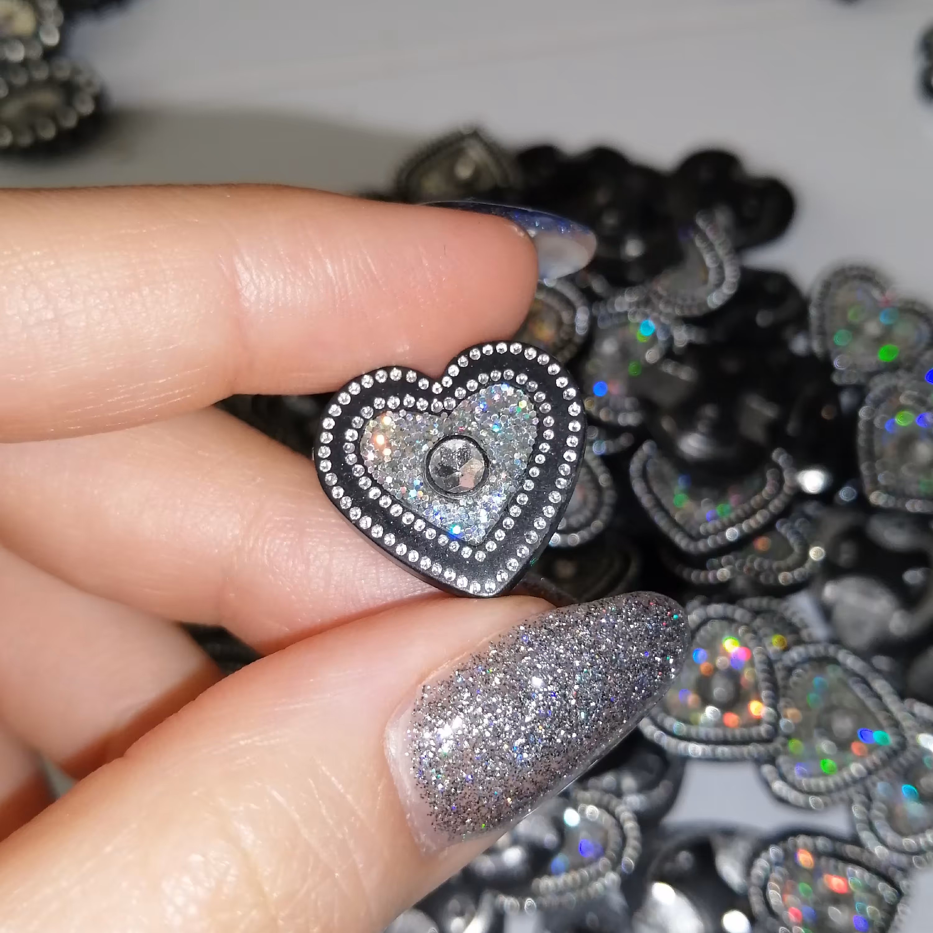 دکمه لباس طرح قلب اکلیلی طرح نگین در بسته 10 عددی 