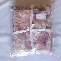 ست دونفره روتشکی نخی دور کش دوزی شده صورتی روشن گلدار به علاوه دو عدد رو بالش 