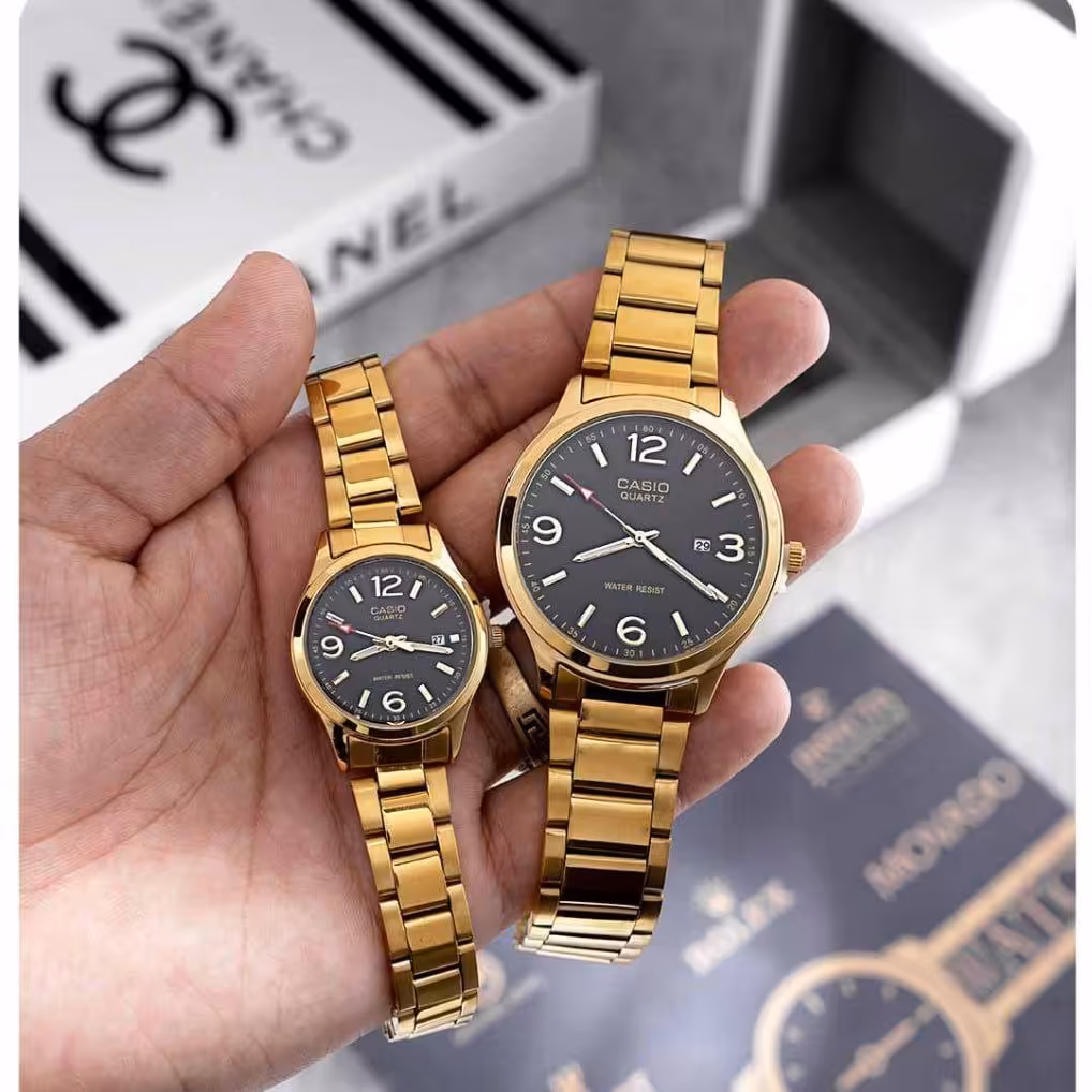 ست ساعت مچی زنونه مردونه کاسیو casio طلایی مدل 1564 باجعبه و باتری
