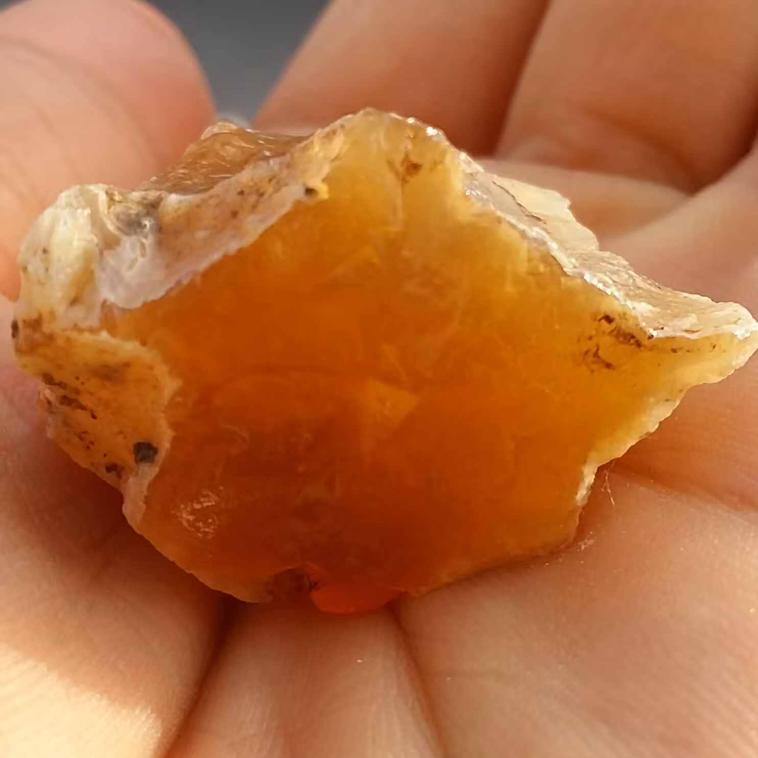 سنگ راف عقیق عسلی محشر خاص
100درصد طبیعی
شاهکار خلقت دیدنی