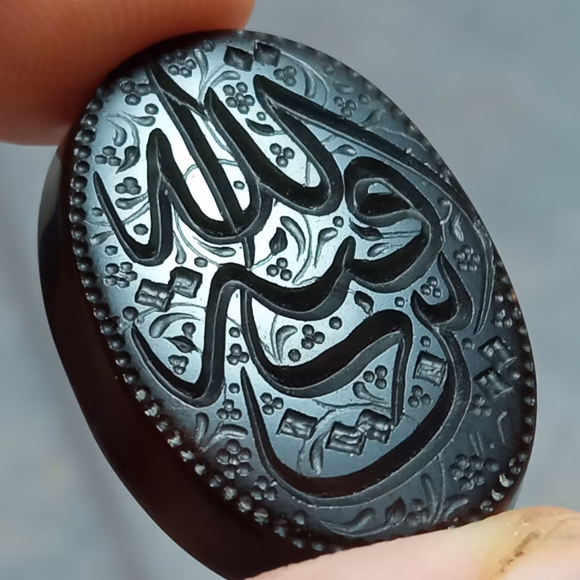 نگین زیبای عقیق با خطاطی عبارت این بقیه الله مناسب برای ساخت انگشتر و...