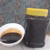 رب انار صد درصد خالص بدون هیچ افزودنی و غلضتش هم مثل شیره انگور می مونه چون از اب خالص انار بدون مغز انار درست شده