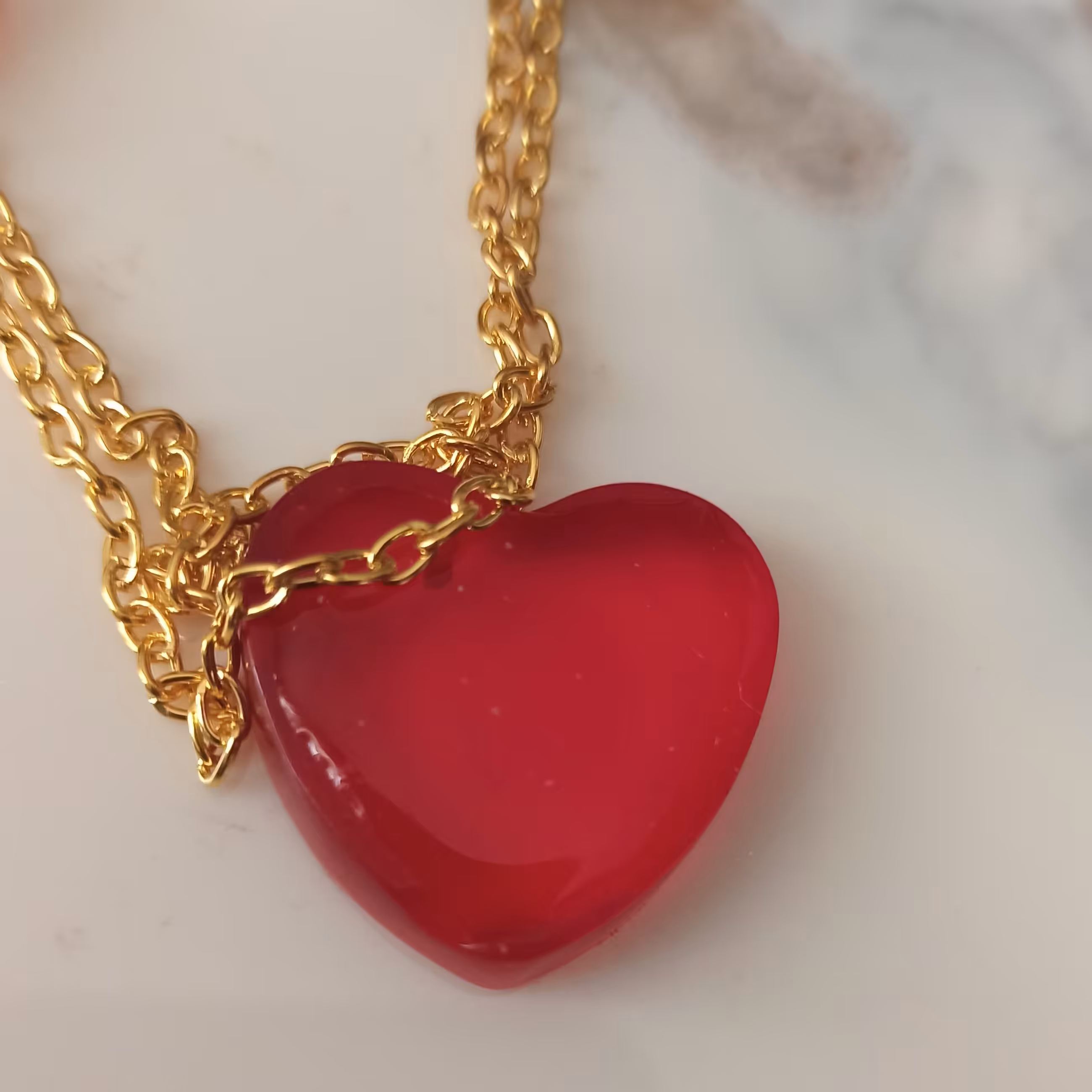 گردنبند رزینی طرح قلب