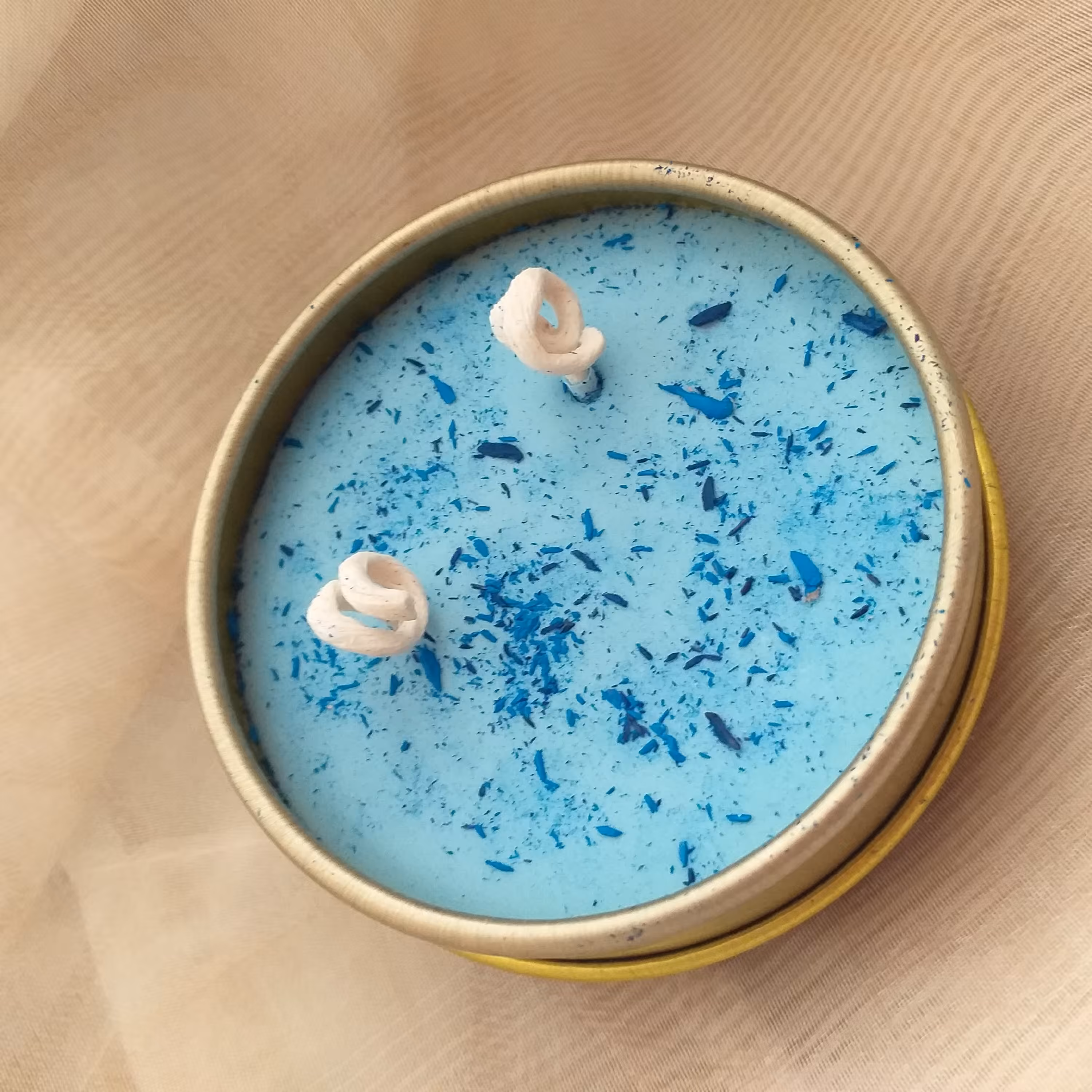 شمع قوطی درب دار   قطر  ظرف 6 سانتی متر