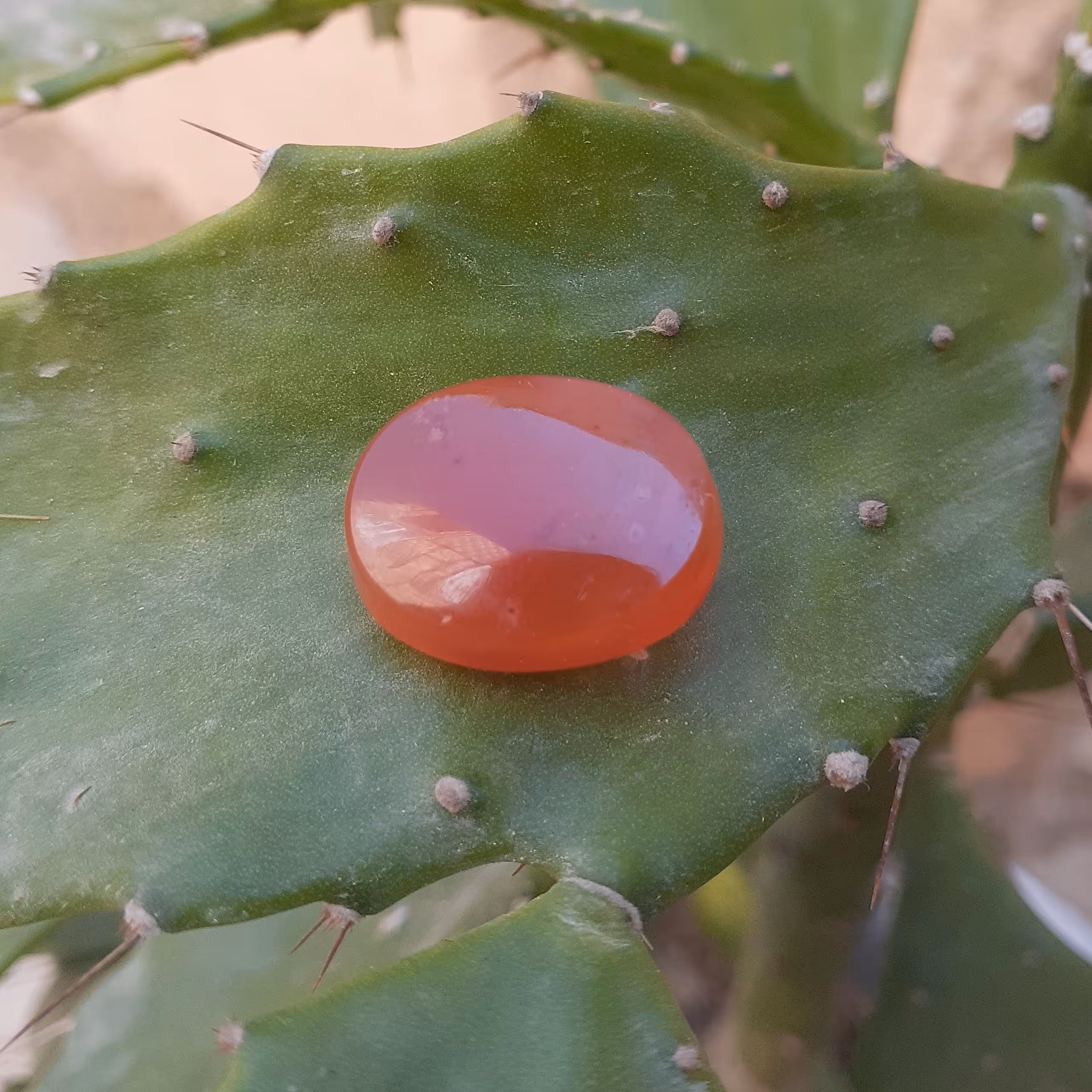 عقیق یمنی سرخ کهنه با رنگ طبیعی شن دار کلکسیونی و کمیاب