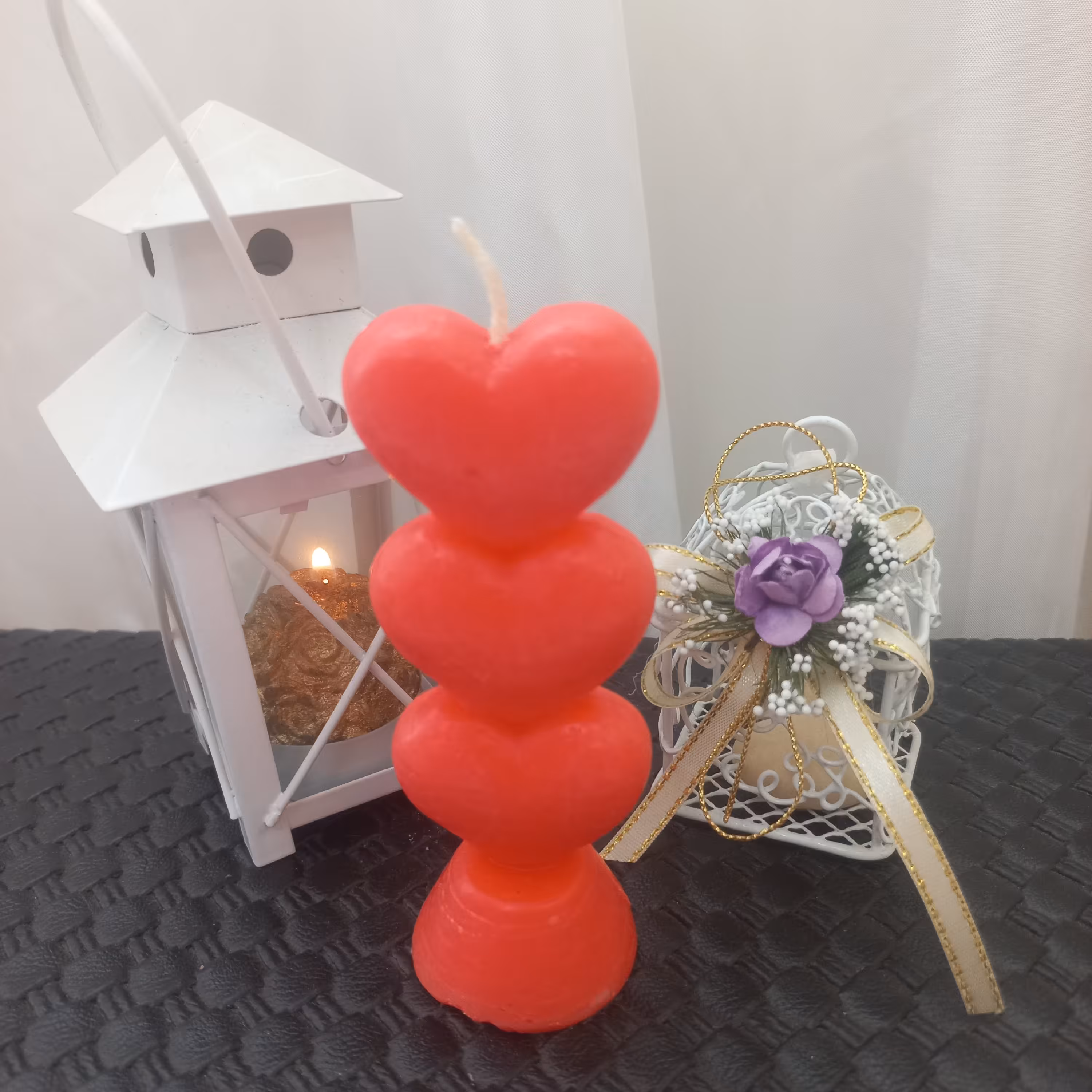 شمع قلبی استوانه ای . با کیفیت و بسته بندی عالی . مناسب برای هدیه و  دکور خانه