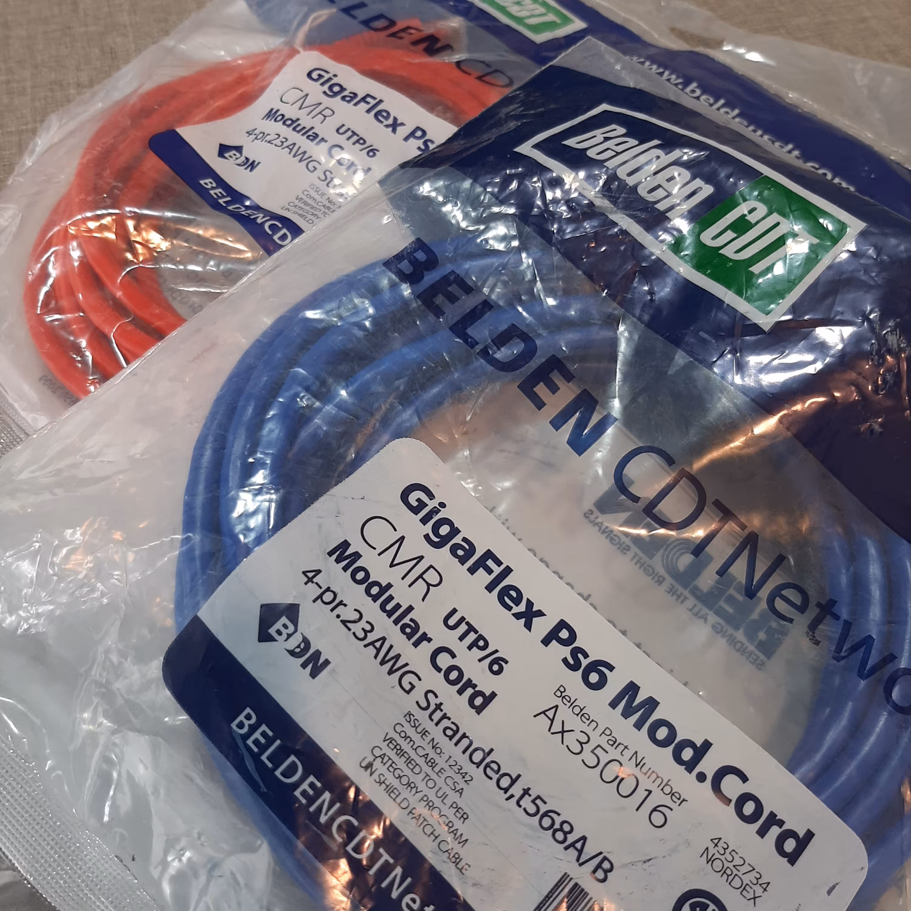 کابل lanکابل شبکه 5متری cat6 در دو رنگ قرمز و ابی