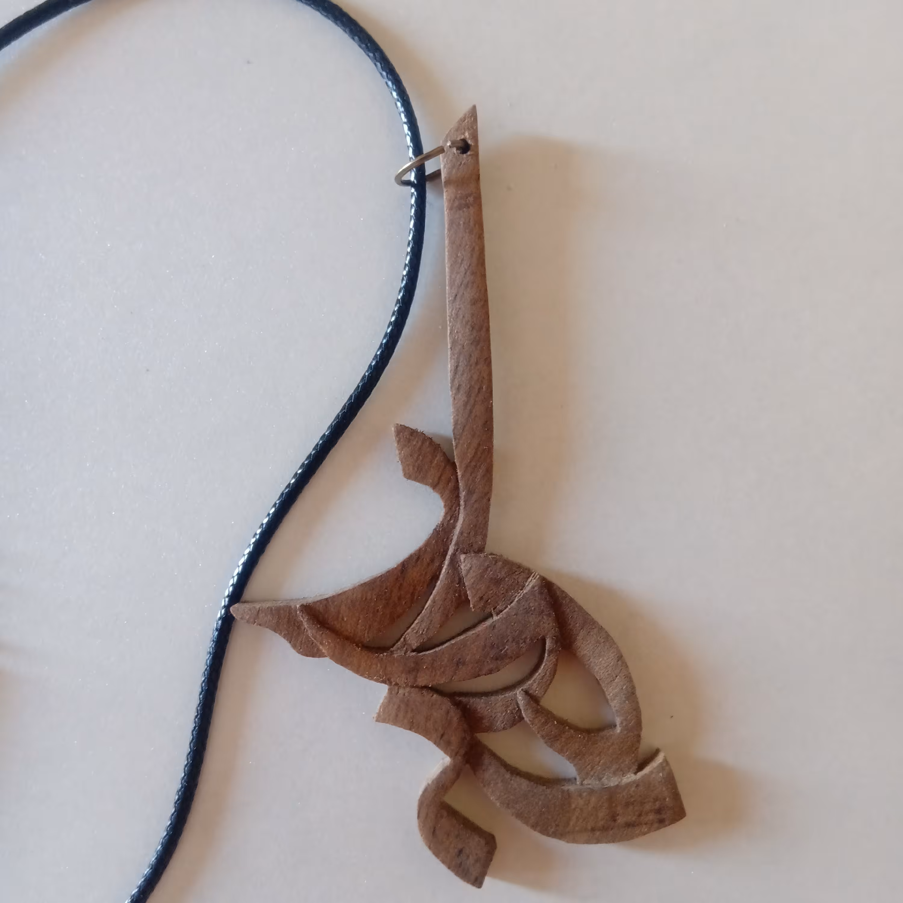 گردنبند چوبی دستساز طرح دیدار