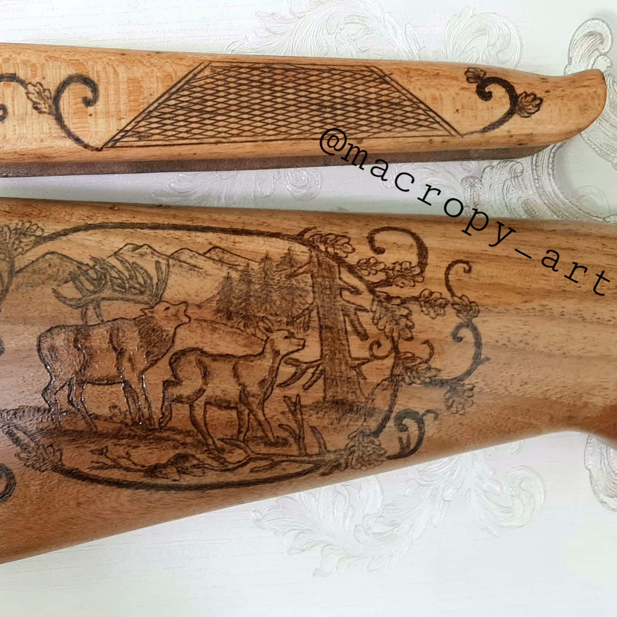 طراحی با هنر سوخت  نگاری روی قنداق تفنگ و محصولات دیگر چوبی