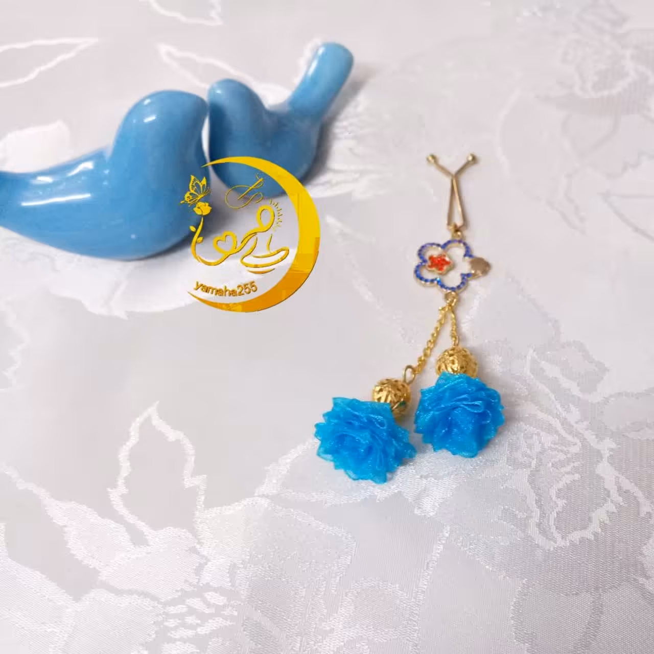 گیره روسری مجلسی آویز دار-گیره حجاب- با خرج کار گل آبی و قرمز 5 پر-کار دست