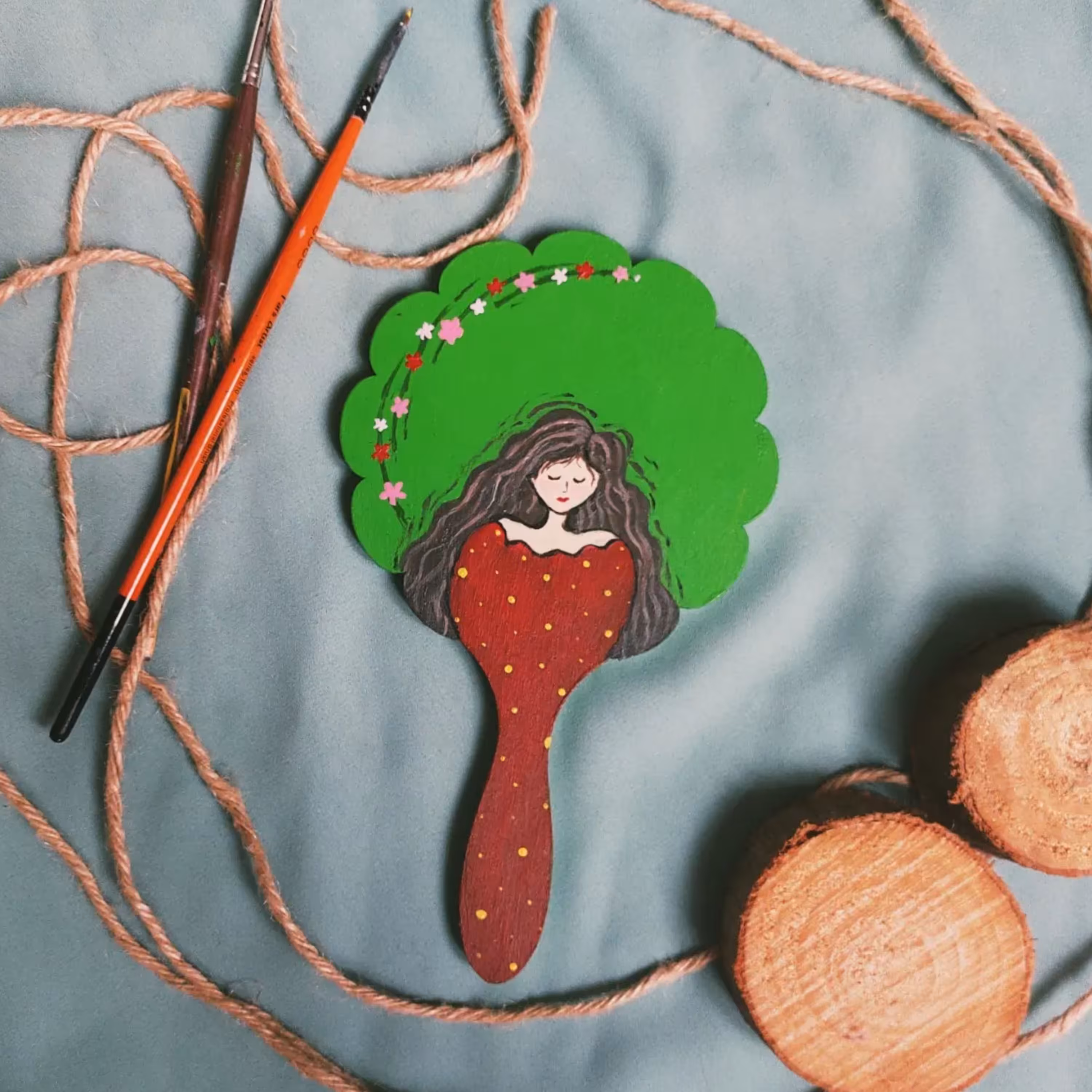 آینه چوبی طرح فانتزی نقاشی با دست