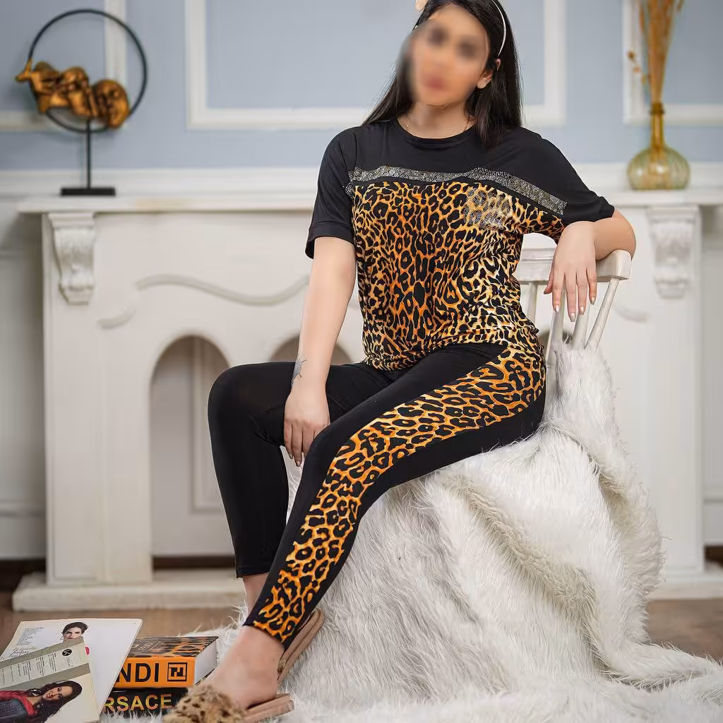 ست تیشرت و شلوار زنانه پلنگی ویسکوز فلامنت فول کش نگین دار فری سایز
