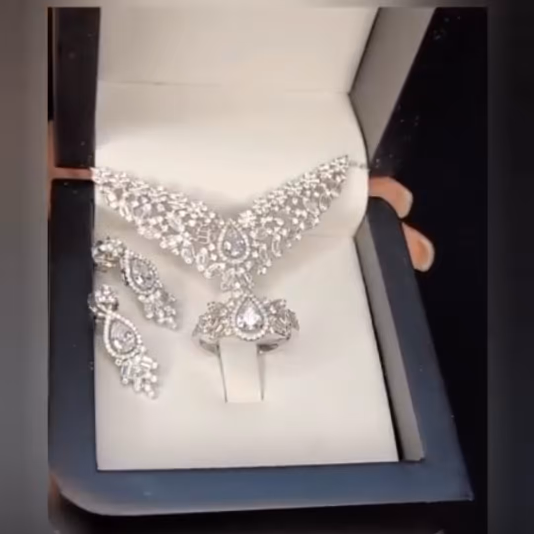 ست توگردنی انگشتر وگوشواره طرح جواهر
