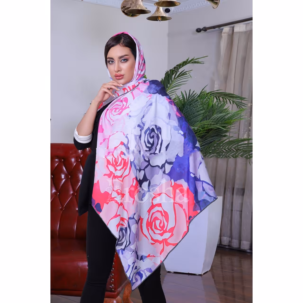 روسری زنانه نخی مدل گل رز