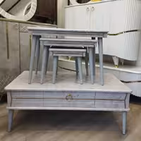 جلو مبلی  چوبی عسلی میز وسط 