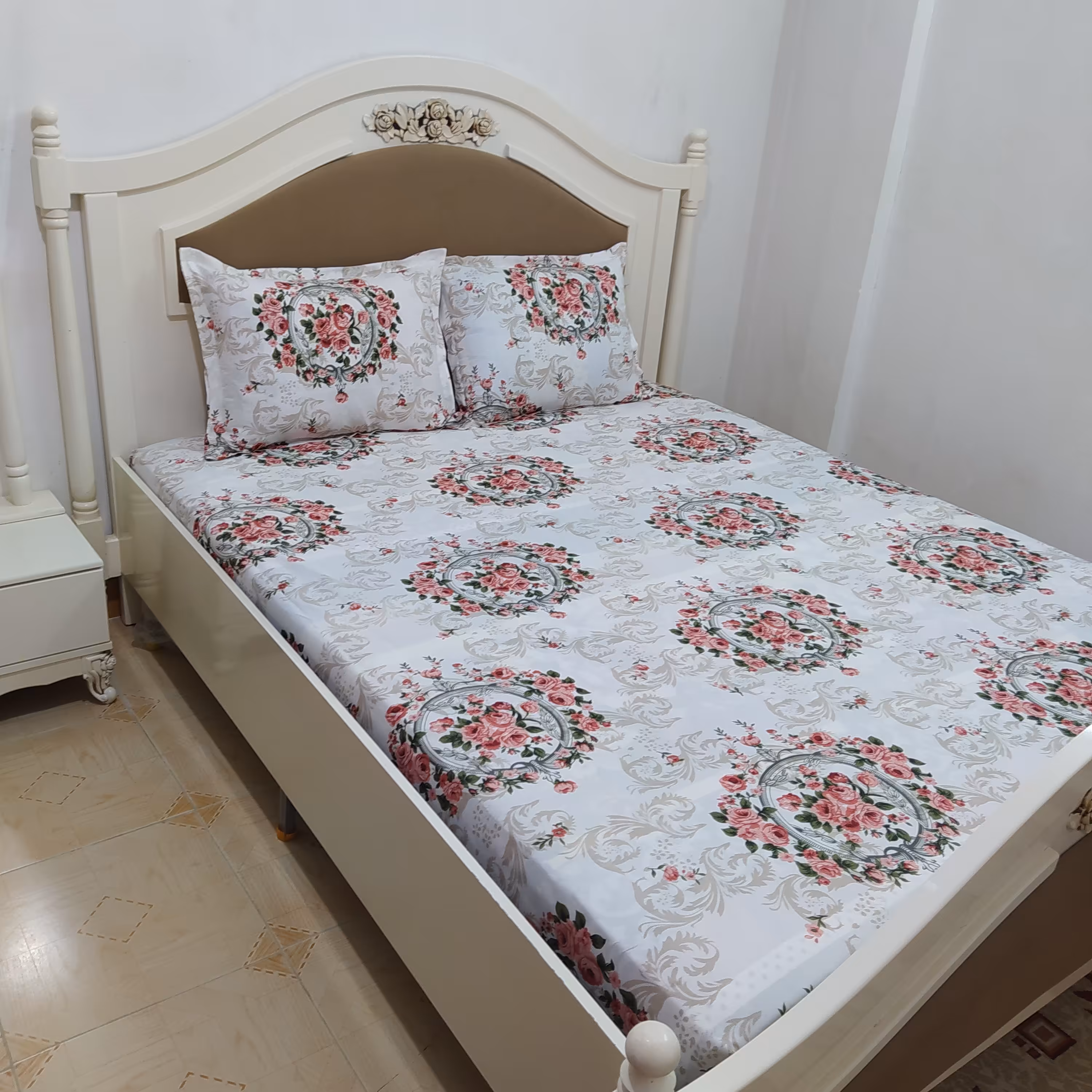 روتختی کشدار  تشک دونفره، 2عدد روبالشی زیپ دار،  ارتفاع تا 40 سانت ، رنگ ثابت، بدون آبرفت