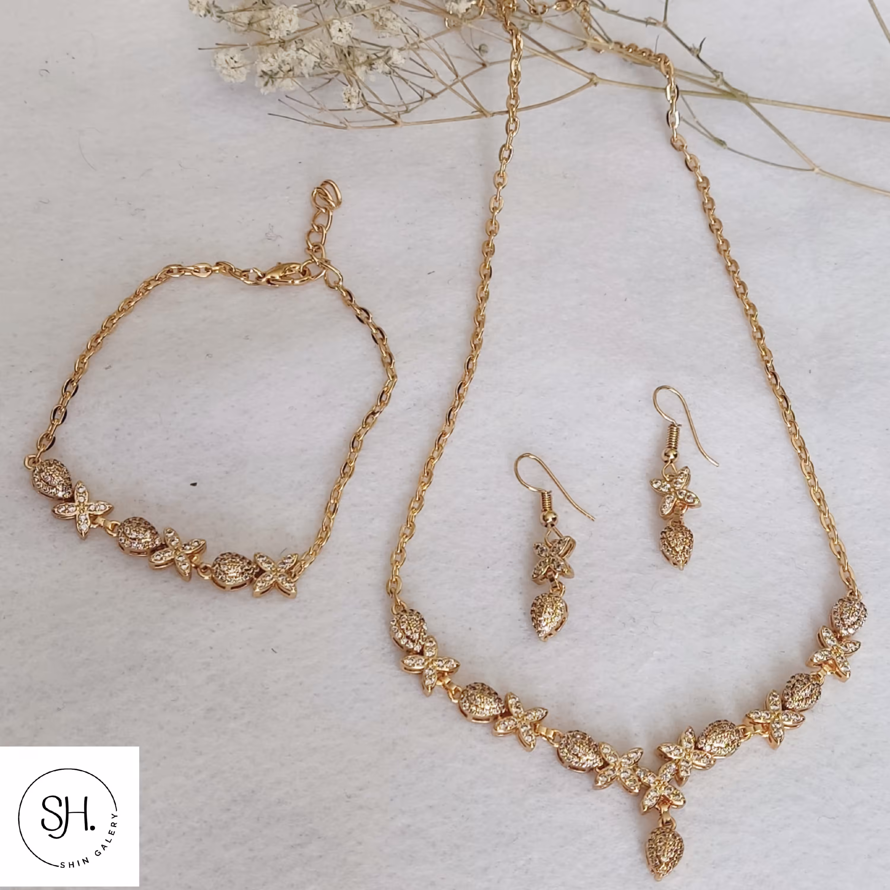 سرویس زیورآلات زنانه طلایی