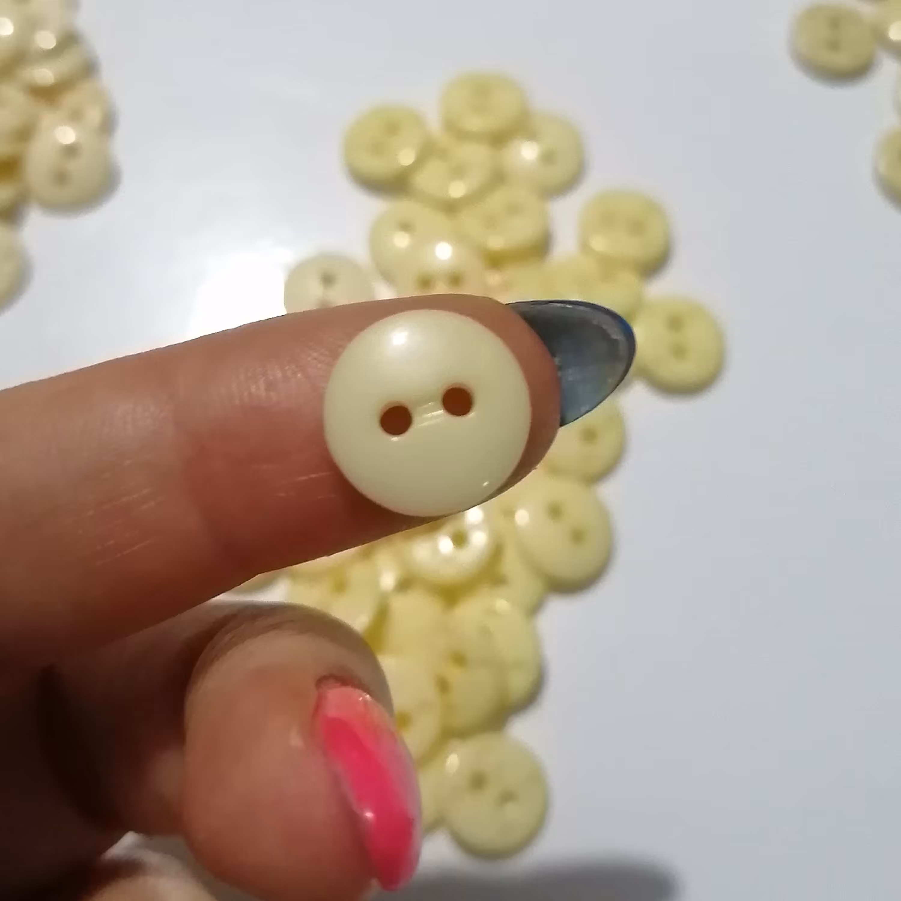 دکمه لباس کوچک رنگ لیمویی  ساده بسته 10 عددی 