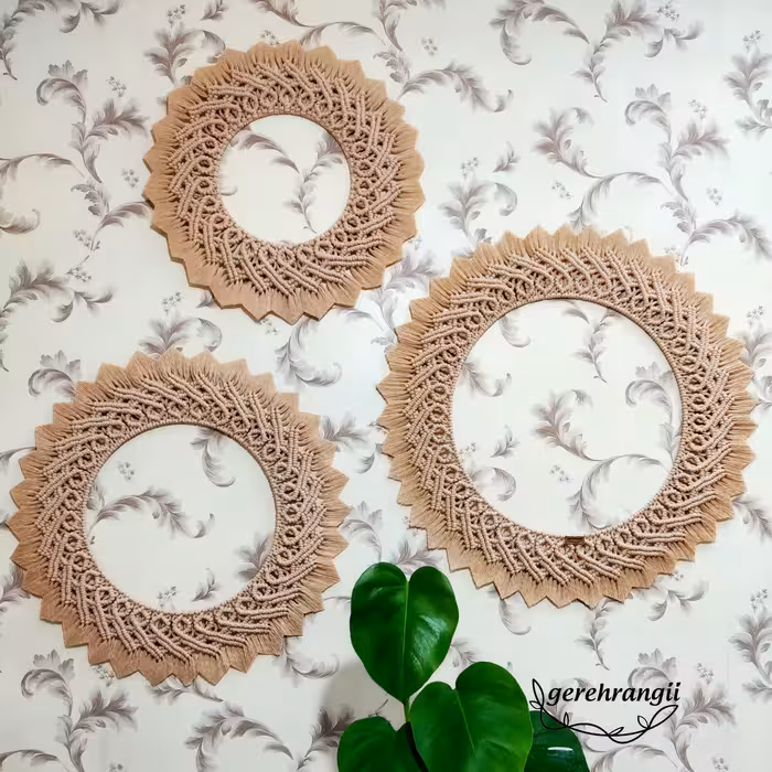 قاب آینه سه تایی طرح خاص گره رنگی رنگ شیری با نصب راحت آینه