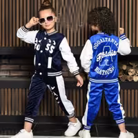 ست سویشرت شلوار  اسپرت خواهر و برادری Boss  مناسب 5 تا 12 سال جنس مخمل  وارداتی سایز 45 تا 60  سویشرت دکمه  دار 