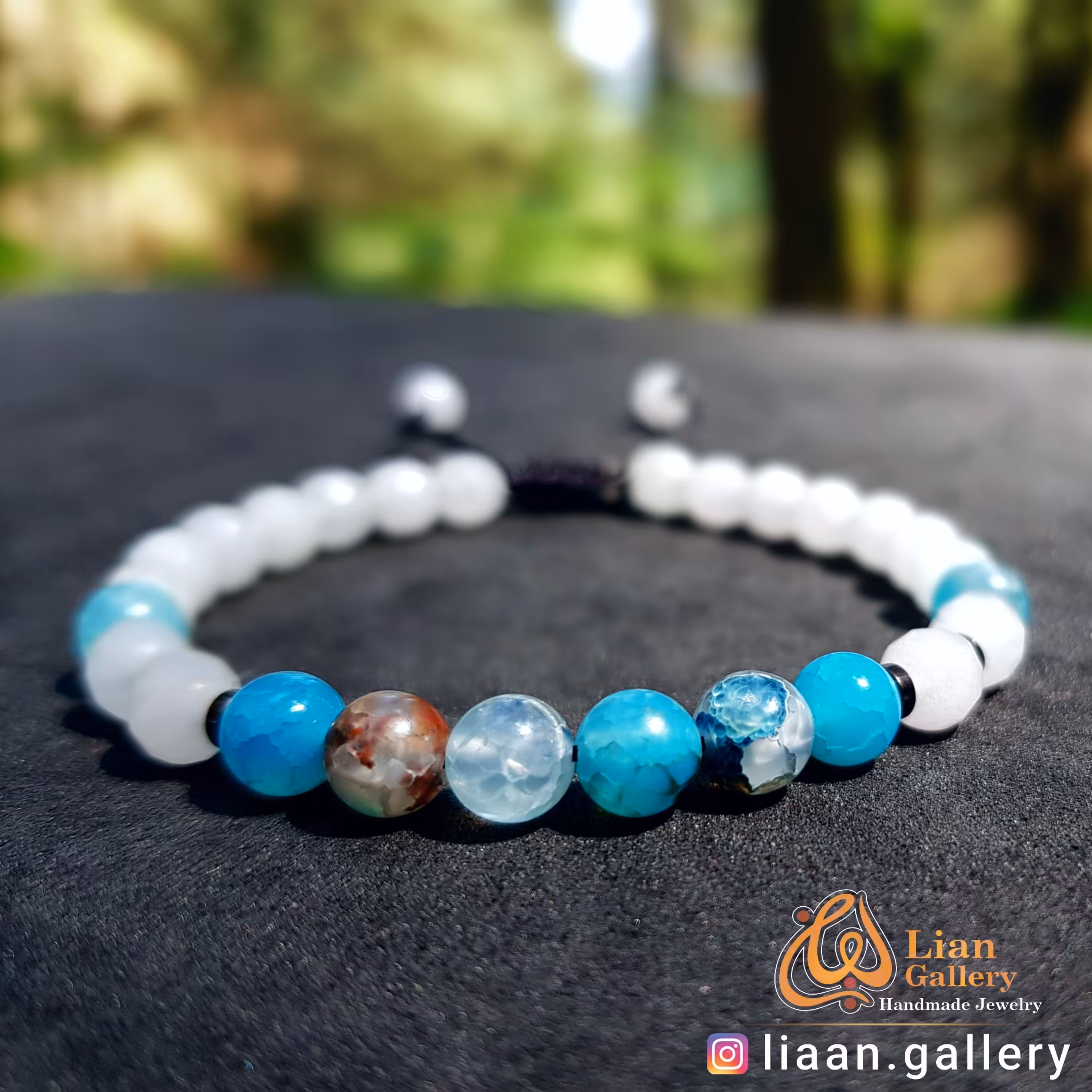 دستبند سنگ عقیق آبی و سفید  طبیعی کد 022