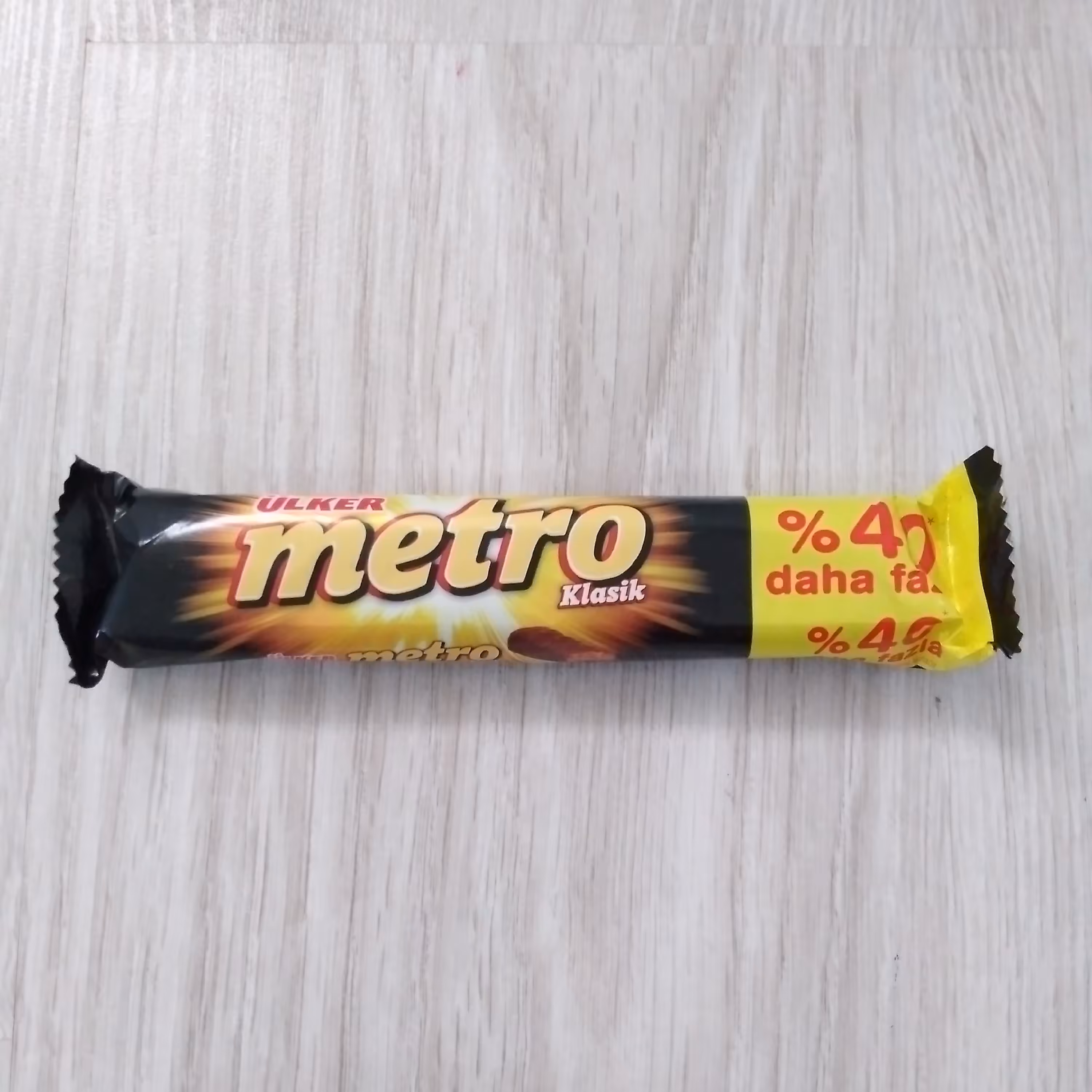 شکلات با مغز بادام و کارامل اولکر مترو ترکیه  Ulker Metro سایز 50 گرمی