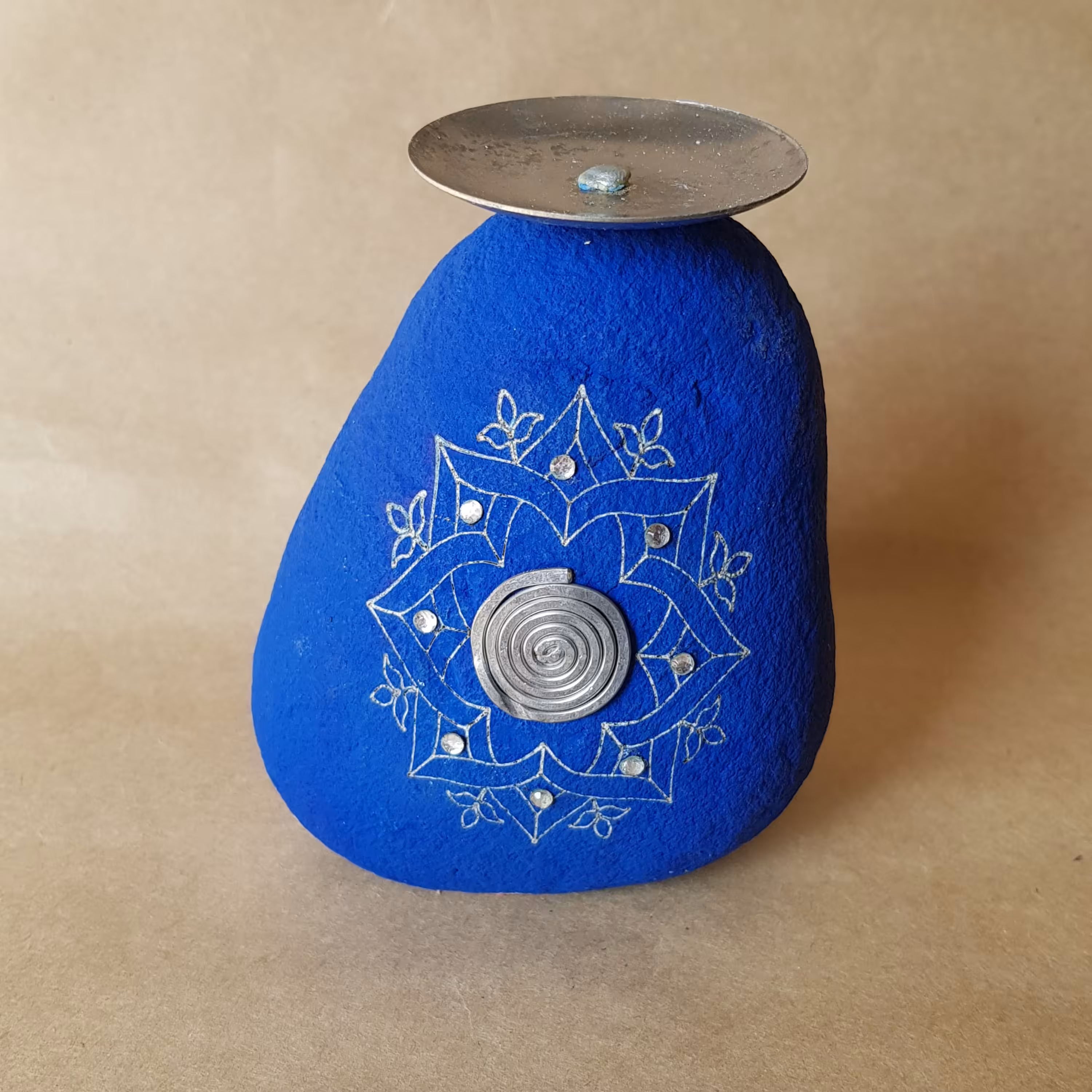 جاشمعی سنگی با طرح گل لوتوس