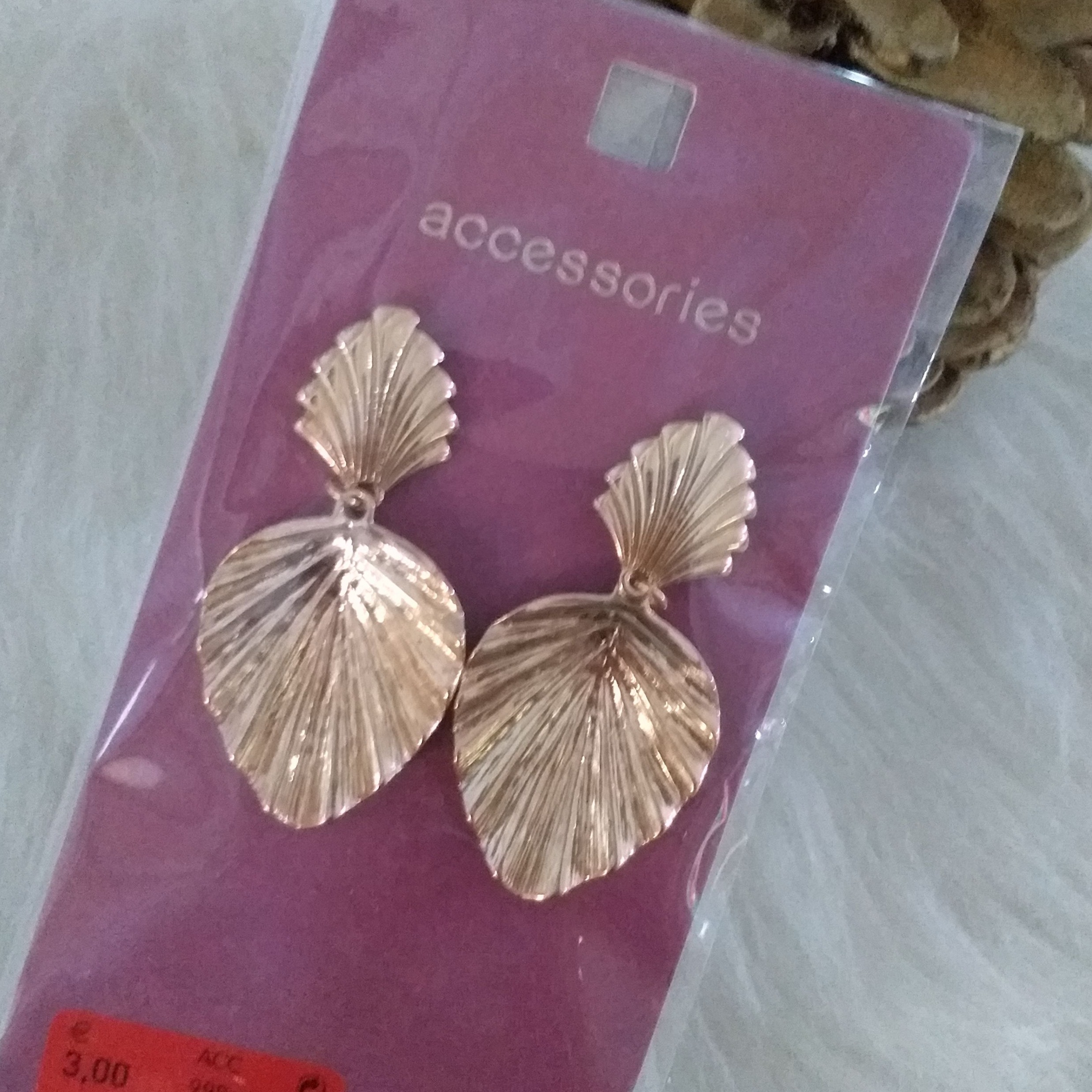 گوشواره برند اکسسوری