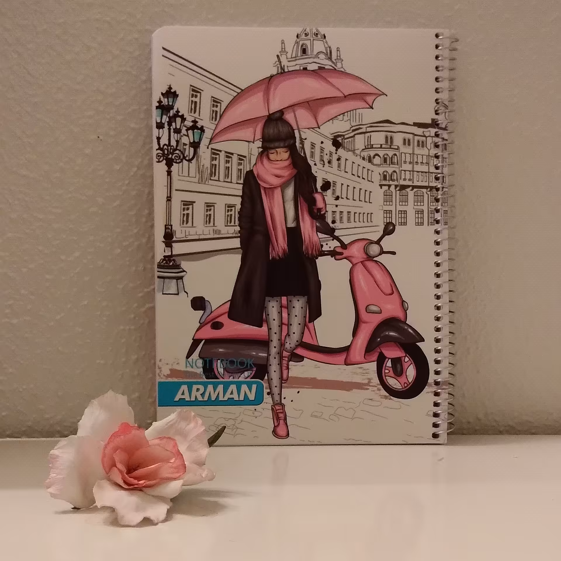 دفتر مشق 100 برگ سیمی ارمان کلاسیک طرح دختر چتر دار جلد طلقی 