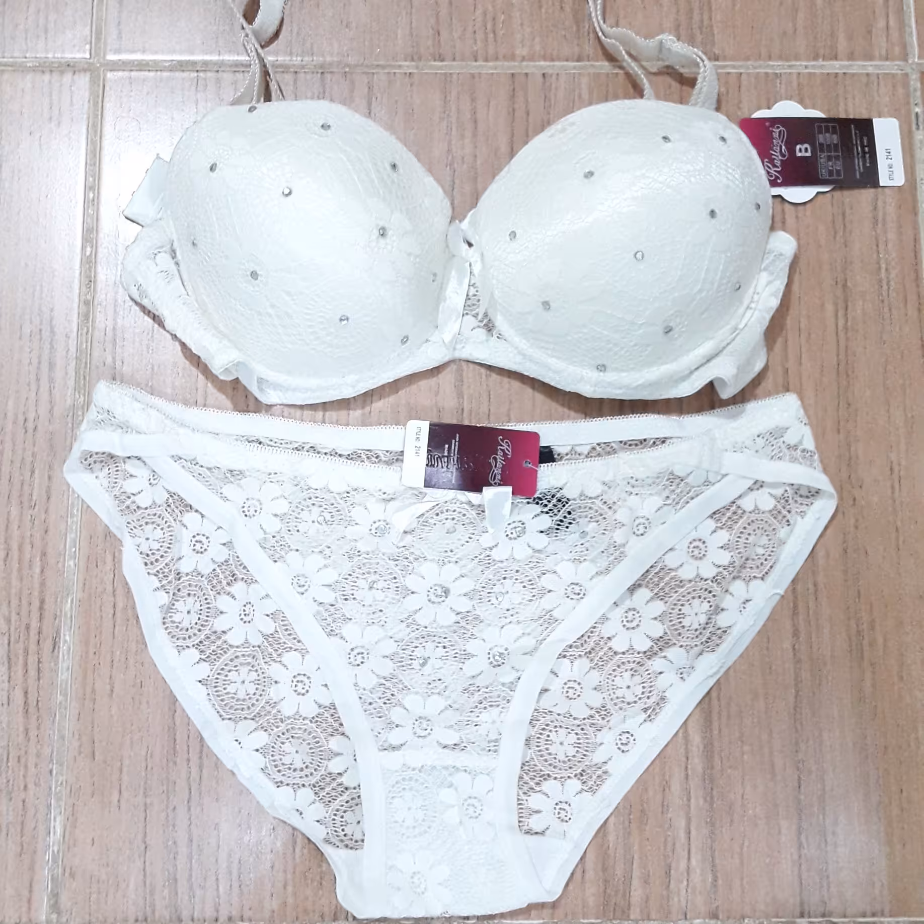 لباس زیر اسفنجی سِت شورت و سوتین وارداتی رنگ سفید سایز 38 85 کدk4