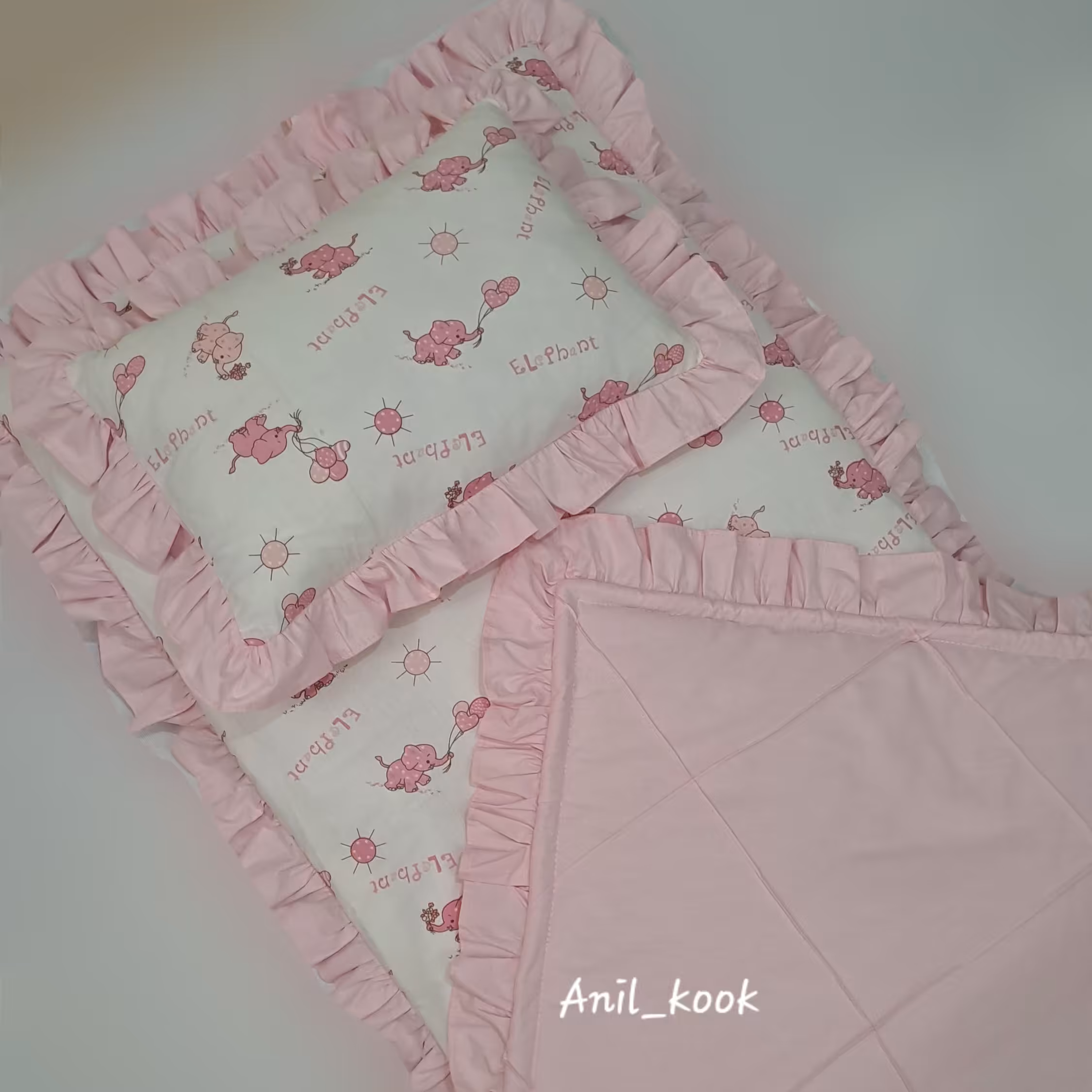 ست تشک مسافرتی نوزاد با لحاف رگه دوزی شده و بالشت چین دار  نوزادی