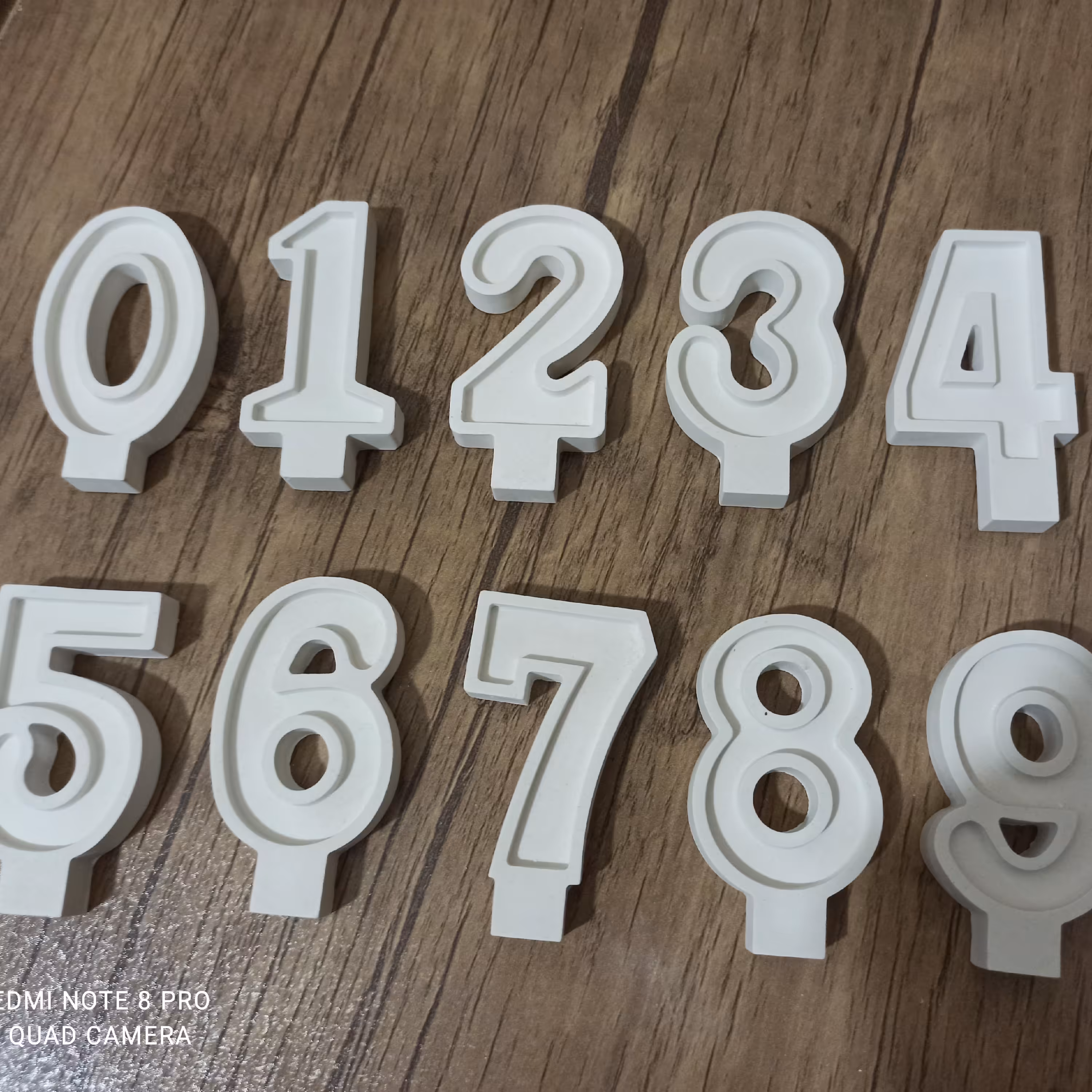 پک کامل بیس خام اعداد 0 الی 9 ارتفاع 7 سانت ، جنس بتنی سنگی