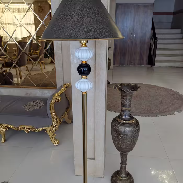 آباژور کنار سالنی توپی