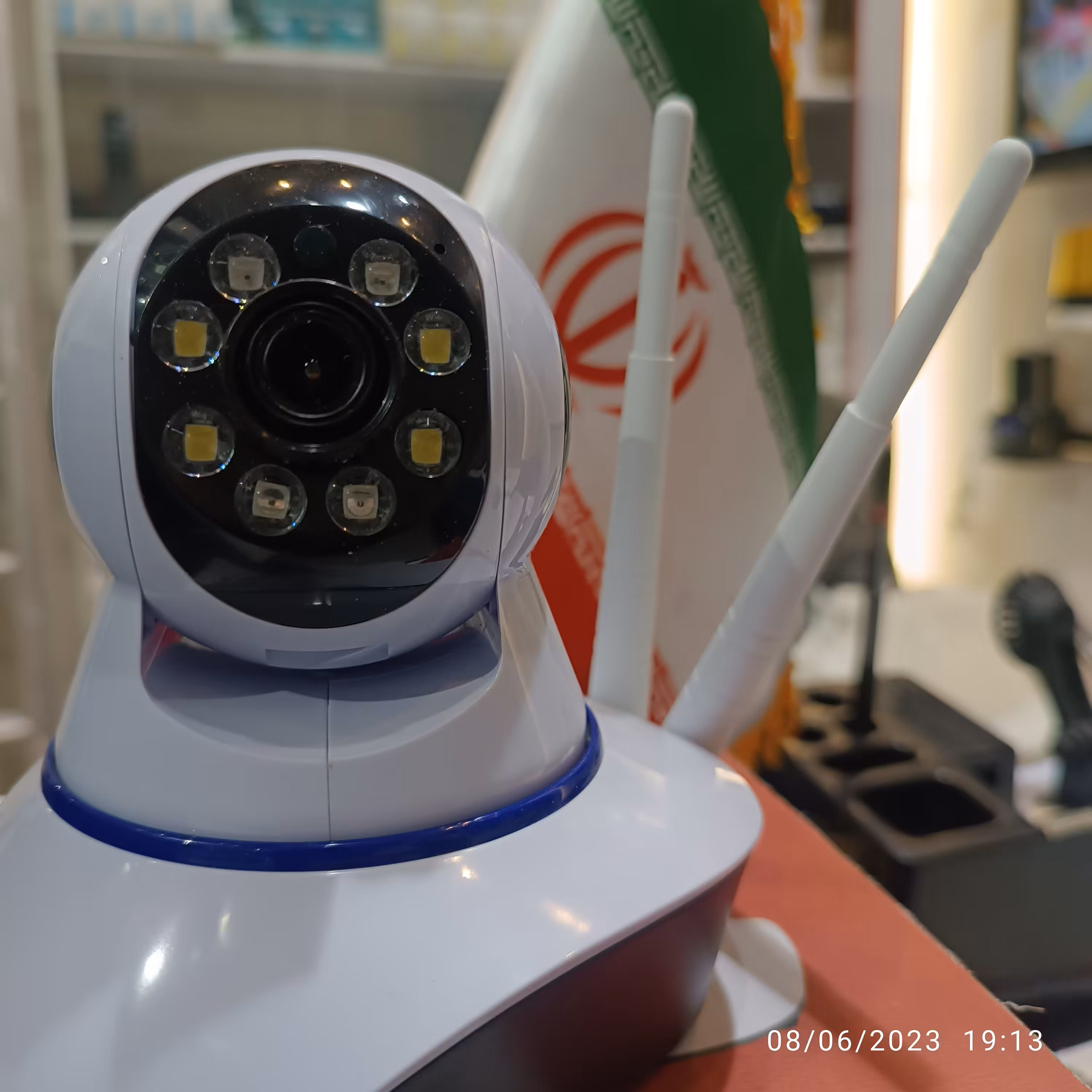 دوربین بیسیم بیبی کم قابلیت کنترل از راه دور توسط اپلیکیشن با گردش 360 درجه 