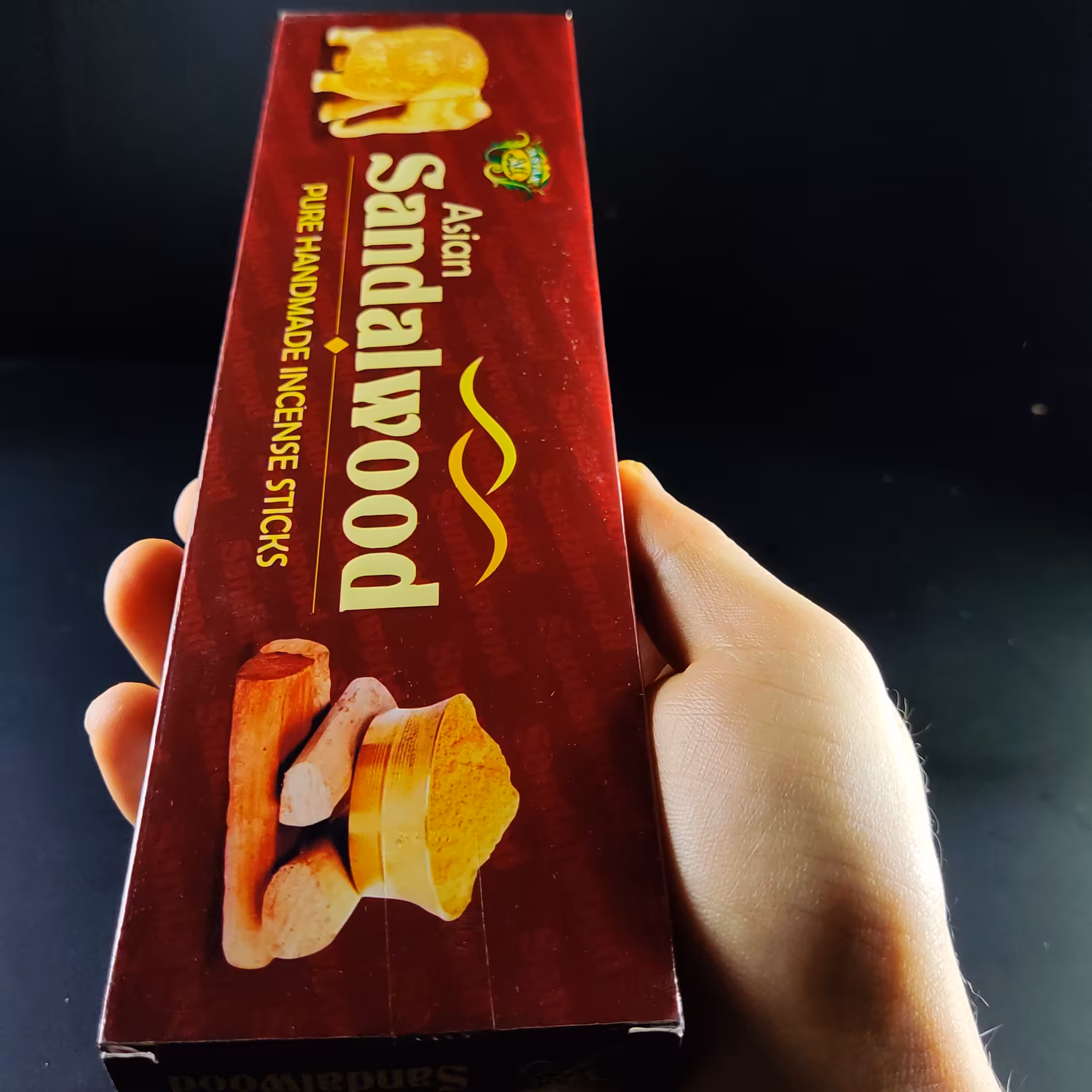 عود دست ساز صندل وود پنجاه گرمی شامل 25 الی 30 شاخه عود زمان سوخت هر شاخه عود تقریبا یک ساعت 