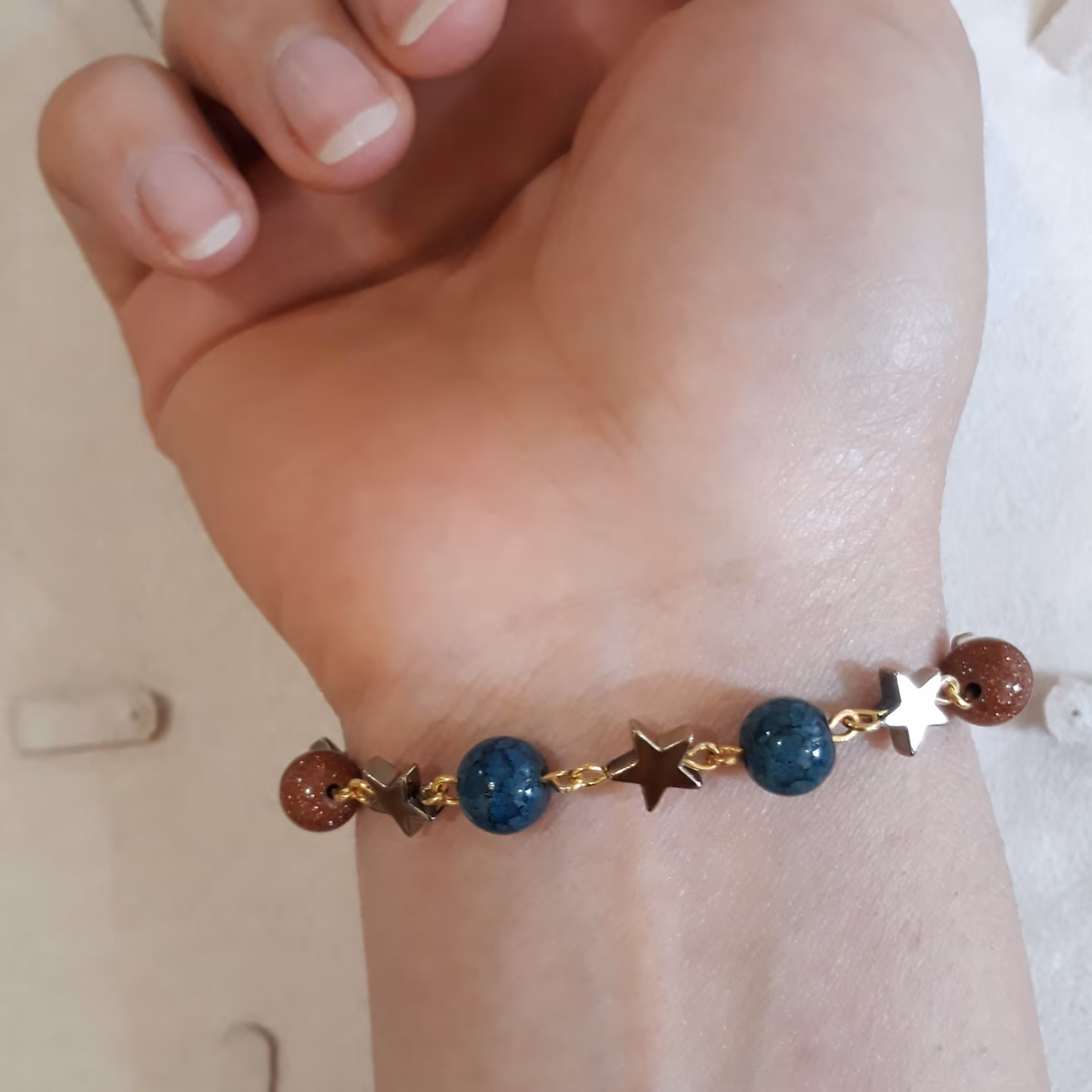 دستبند سنگ دلربا و عقیق سرمه ای به همراه حدید ستاره ای