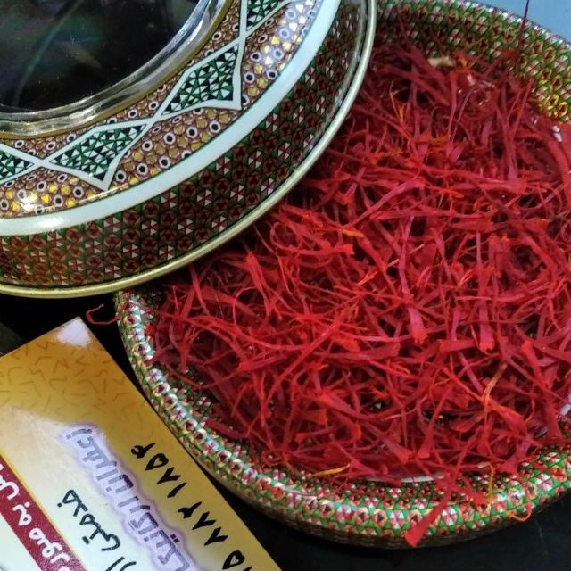 زعفران 1مثقالی سرگل باظرف خاتم برای شیک پسندان با بهترین کیفیت