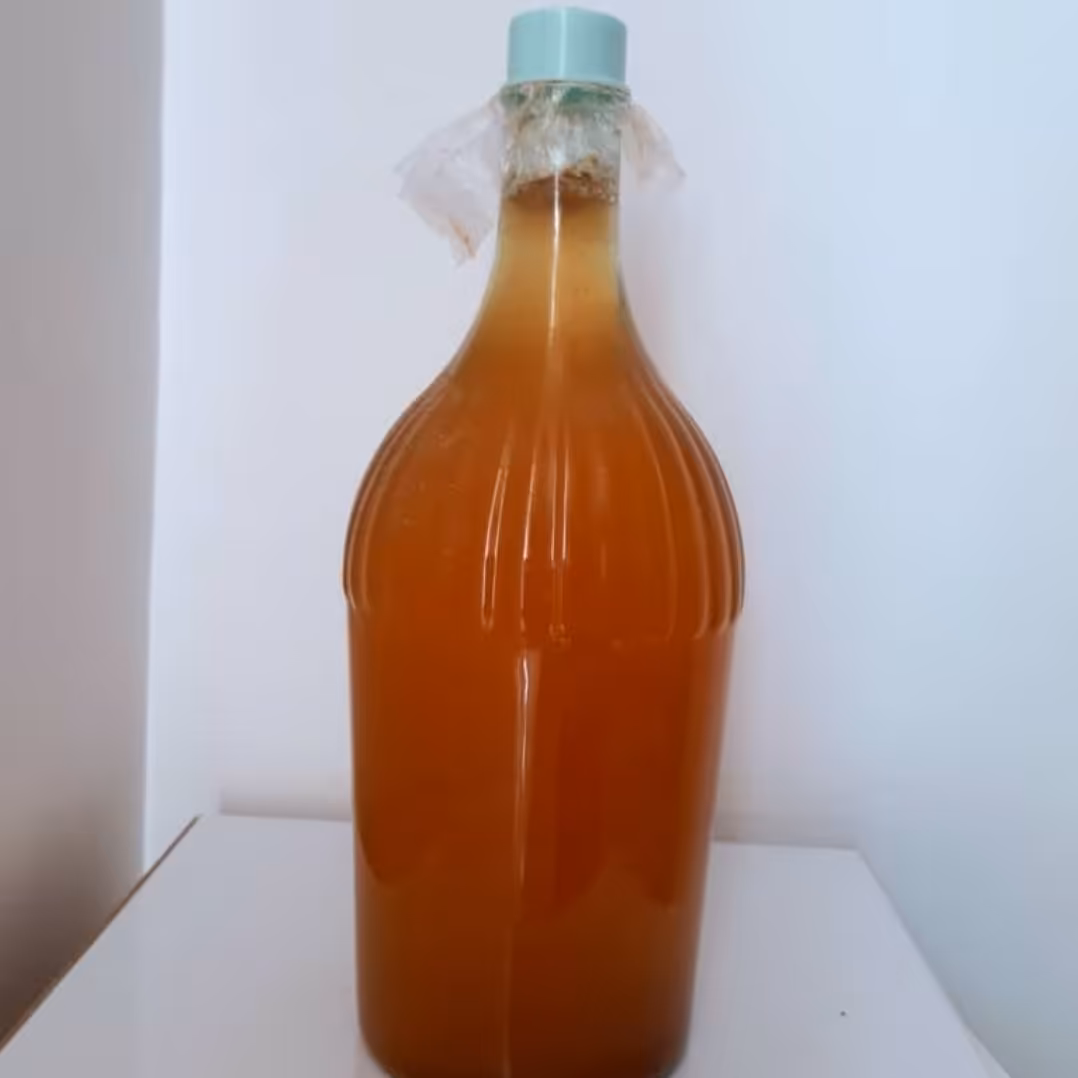 سرکه سیب خانگی خالص (بطری یک ونیم لیتری)، محصول باغات خراسان شمالی