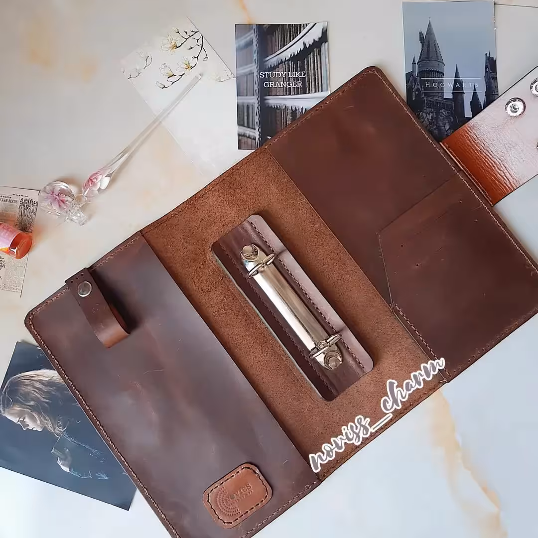 کلاسور چرمی دست‌دوز