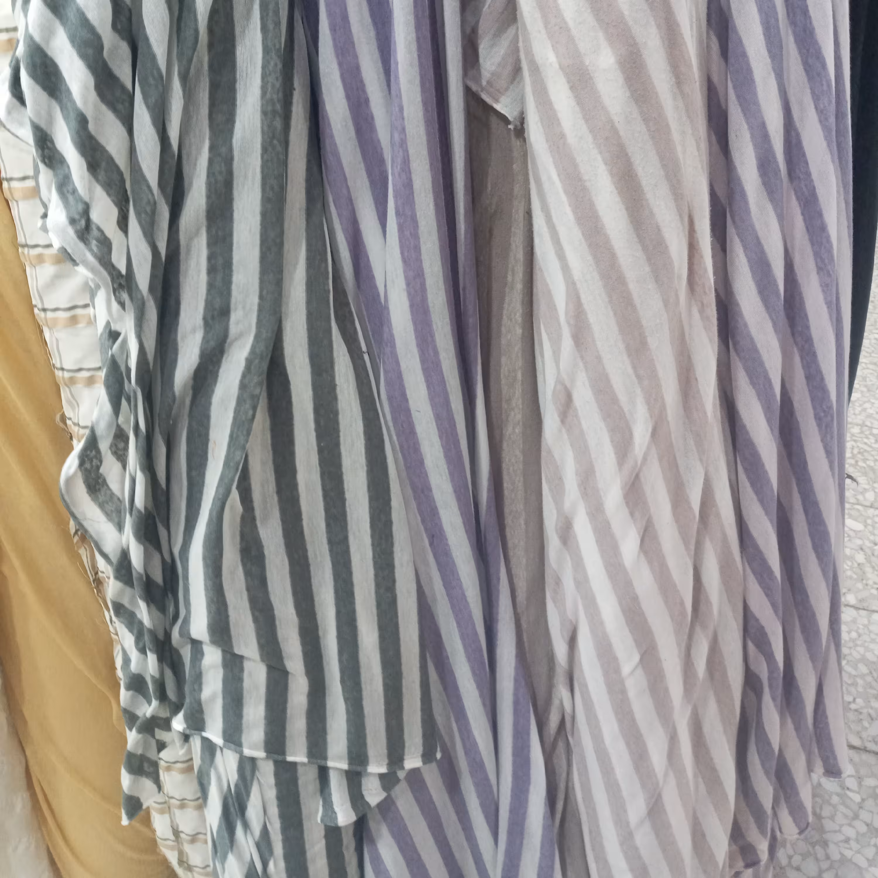 پارچه کشی راه راه، متری 50 تومان، لطفا قبل از خرید جهت اطلاع از موجودی محصول پیام دهید با تشکر.