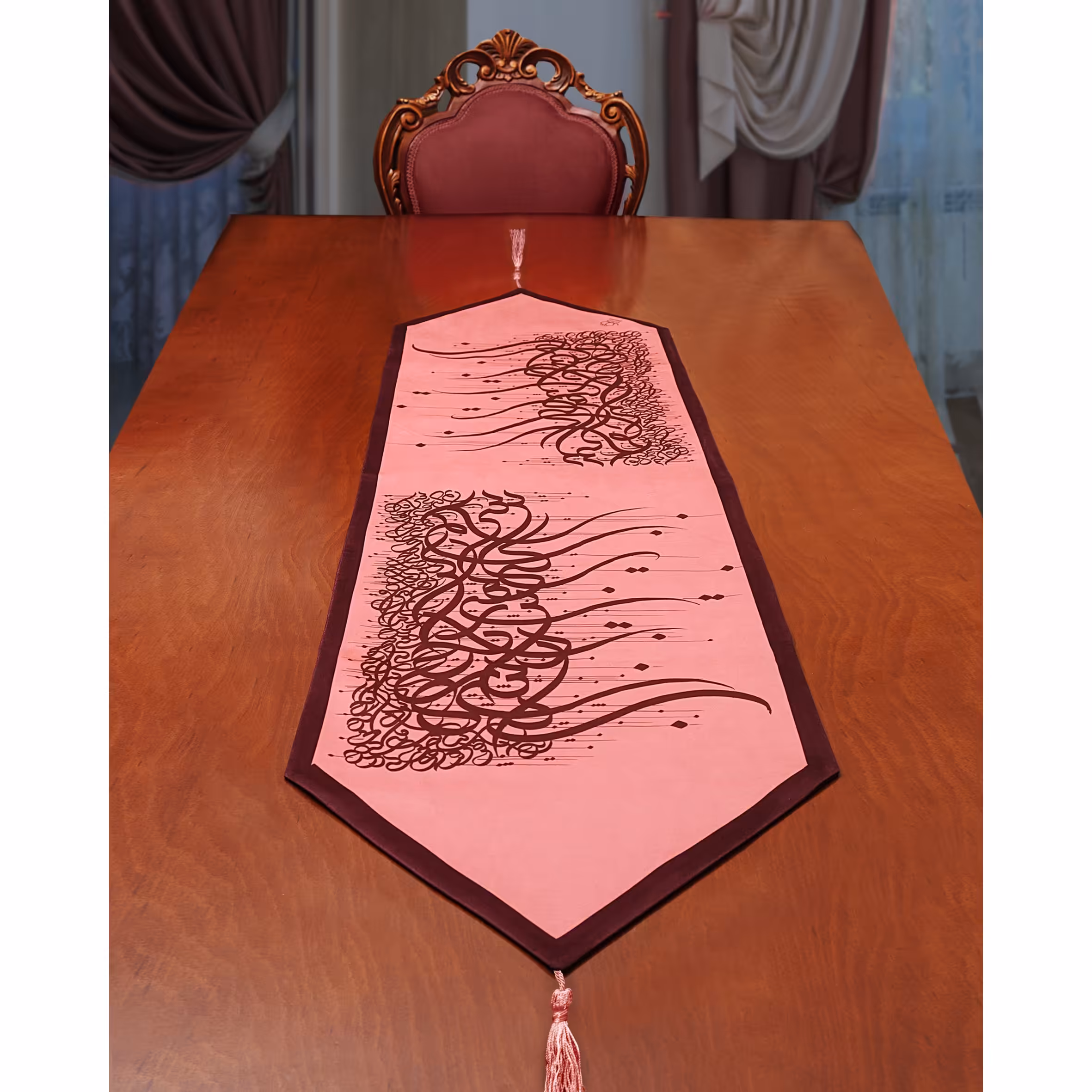 رانر مخمل کوبیده شده آستر دوزی طرح صورتی زرشکی سایز 170