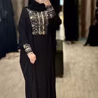 عبای  الیزه خرجکار مخمل ترک سوزن دوزی شده ساره در دو رنگ مشکی و سرمه ای  بسیار شیک و مجلسی 