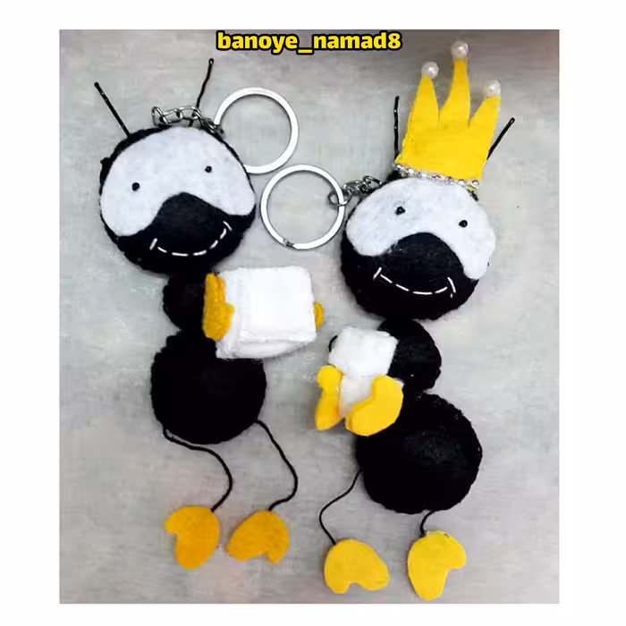 جاکلیدی مورچه نمدی 2 عدد خانم و اقا مشکی مناسب کودک آویز ، جاسوئیچی کد 25