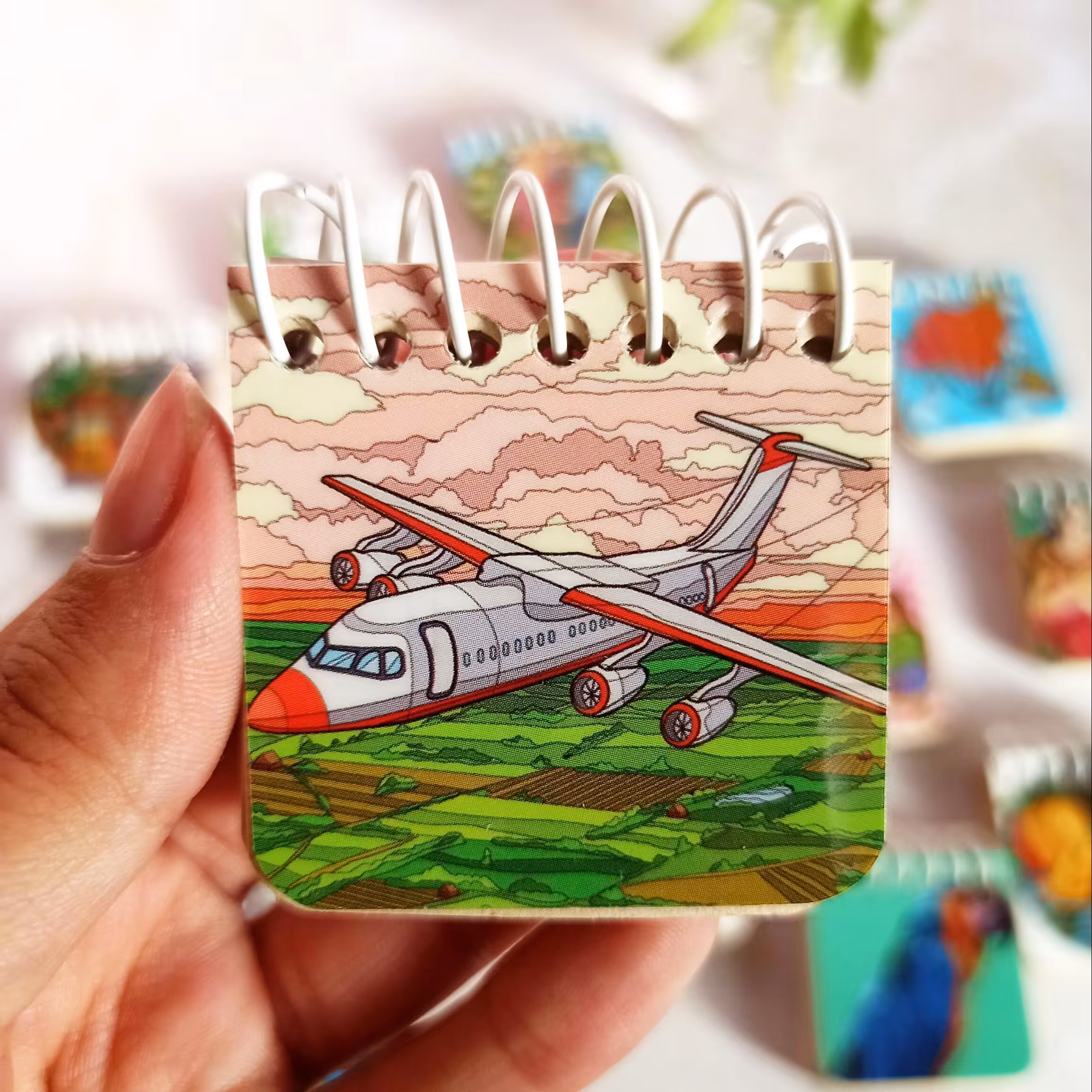 دفترچه نقلی کوچک . سیمی . 60 برگ . برگ کاهی و بدون خط . ابعاد 4.5 در 4.5 سانت ارسال سریع.بسته بندی شیک.اشانتیون