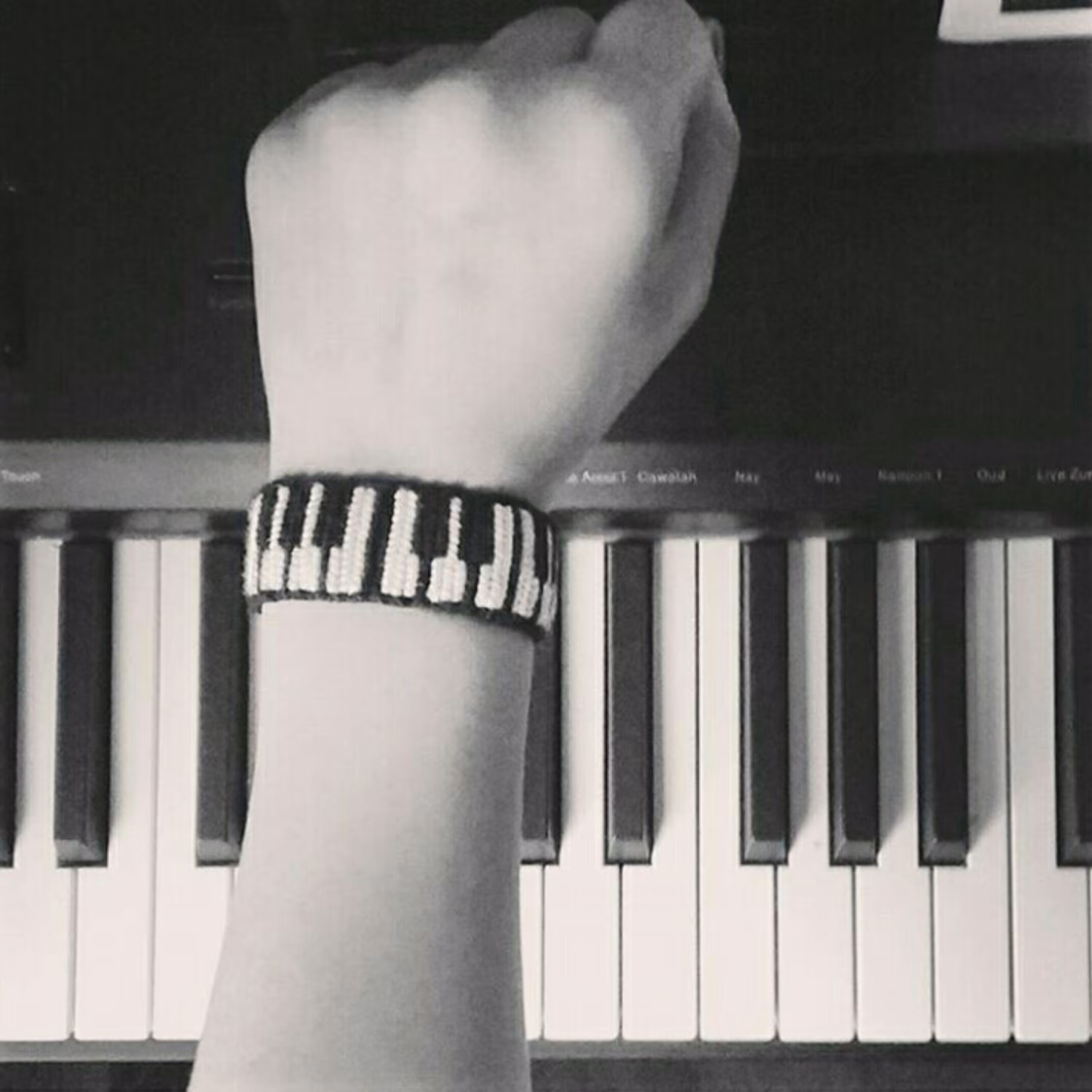 دستبند دوستی طرح پیانو سیاه سفید کد 19