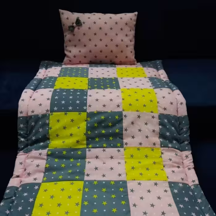 روتختی نوزاد به همراه بالش