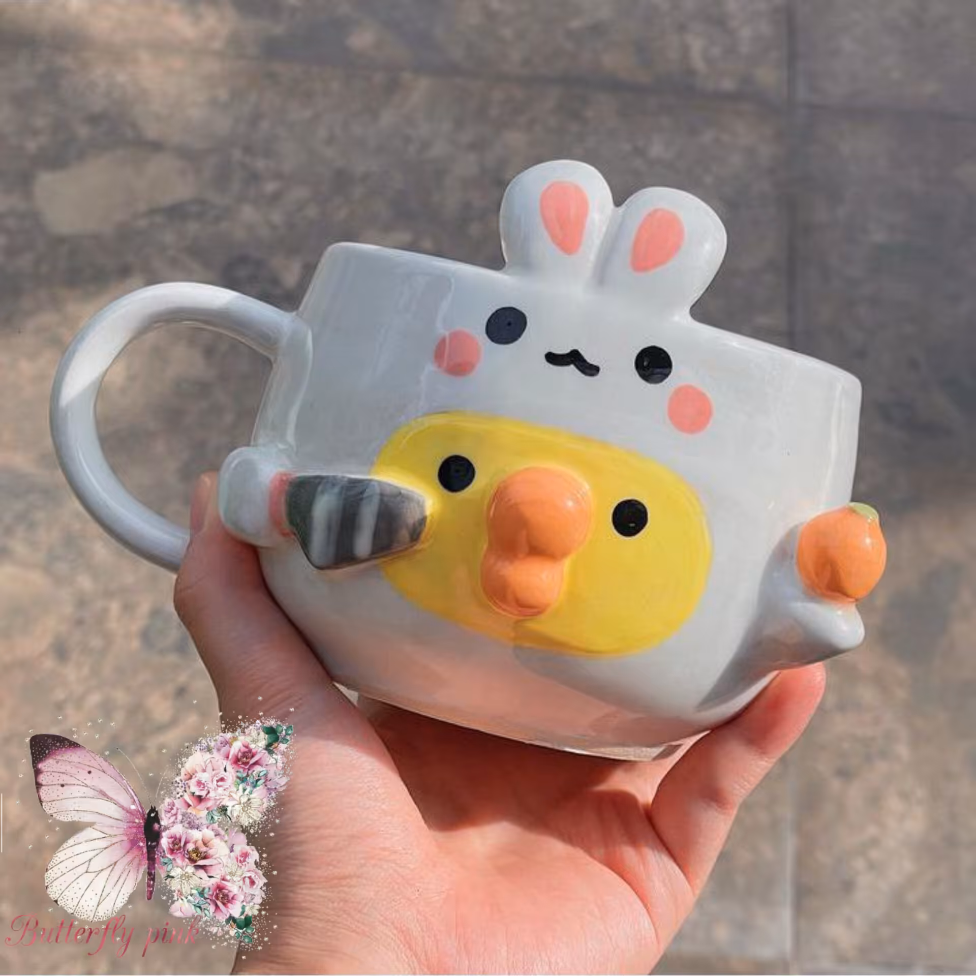 ماگ سرامیکی خاص و فانتزی طرح جوجه و خرگوش چاقو به دست و هویج به دست