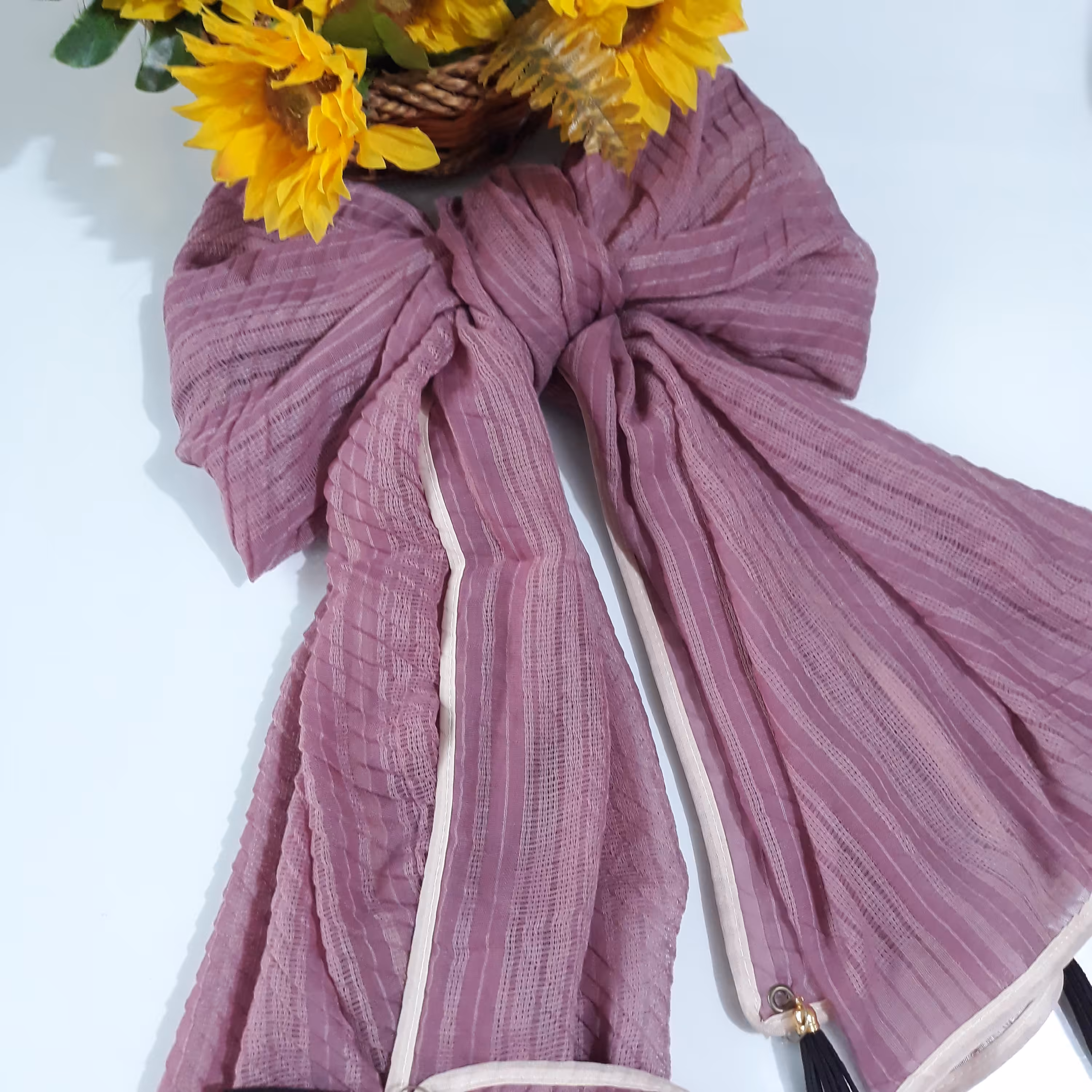 شال زنانه مدل پلیسه میله ای رنگ صورتی جنس نخ 